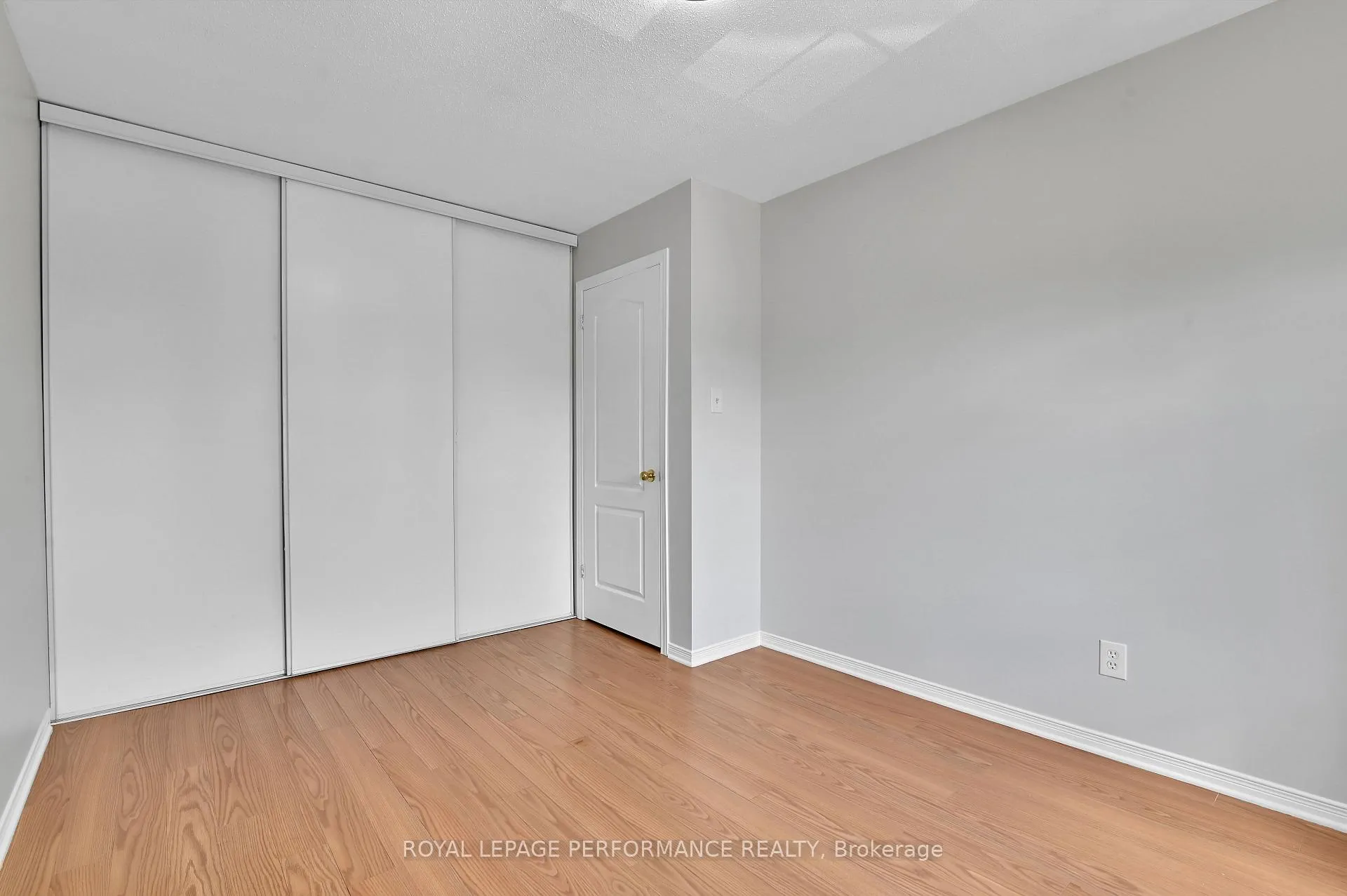 Photo 24 of 6009 Pineglade Crescent, Ottawa, Chapel Hill South - Orleans Village — HOMEH