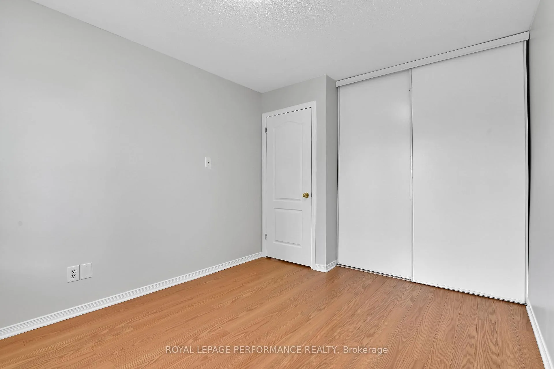 Photo 26 of 6009 Pineglade Crescent, Ottawa, Chapel Hill South - Orleans Village — HOMEH