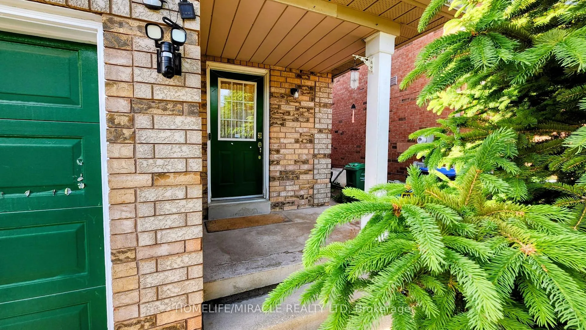 Photo 2 of 102 Whiteface Crescent, Brampton, Fletcher's Meadow — HOMEH