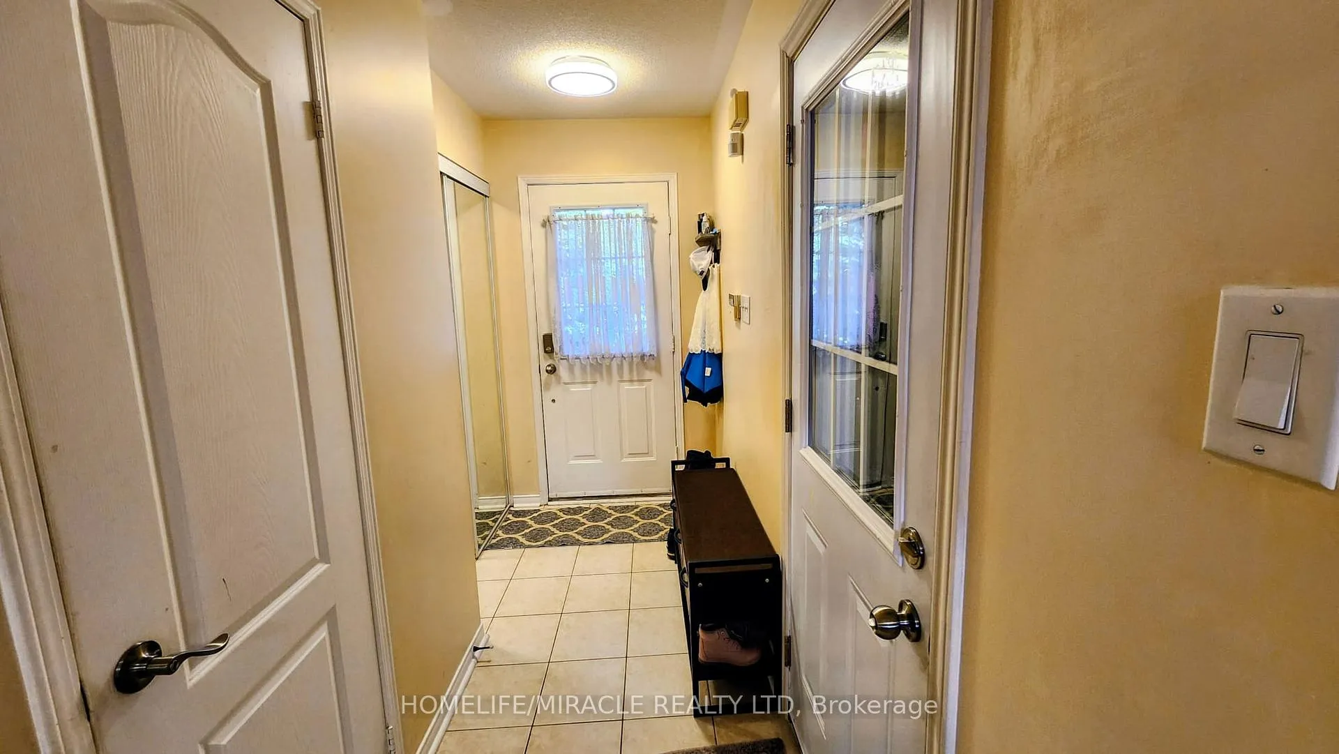 Photo 4 of 102 Whiteface Crescent, Brampton, Fletcher's Meadow — HOMEH