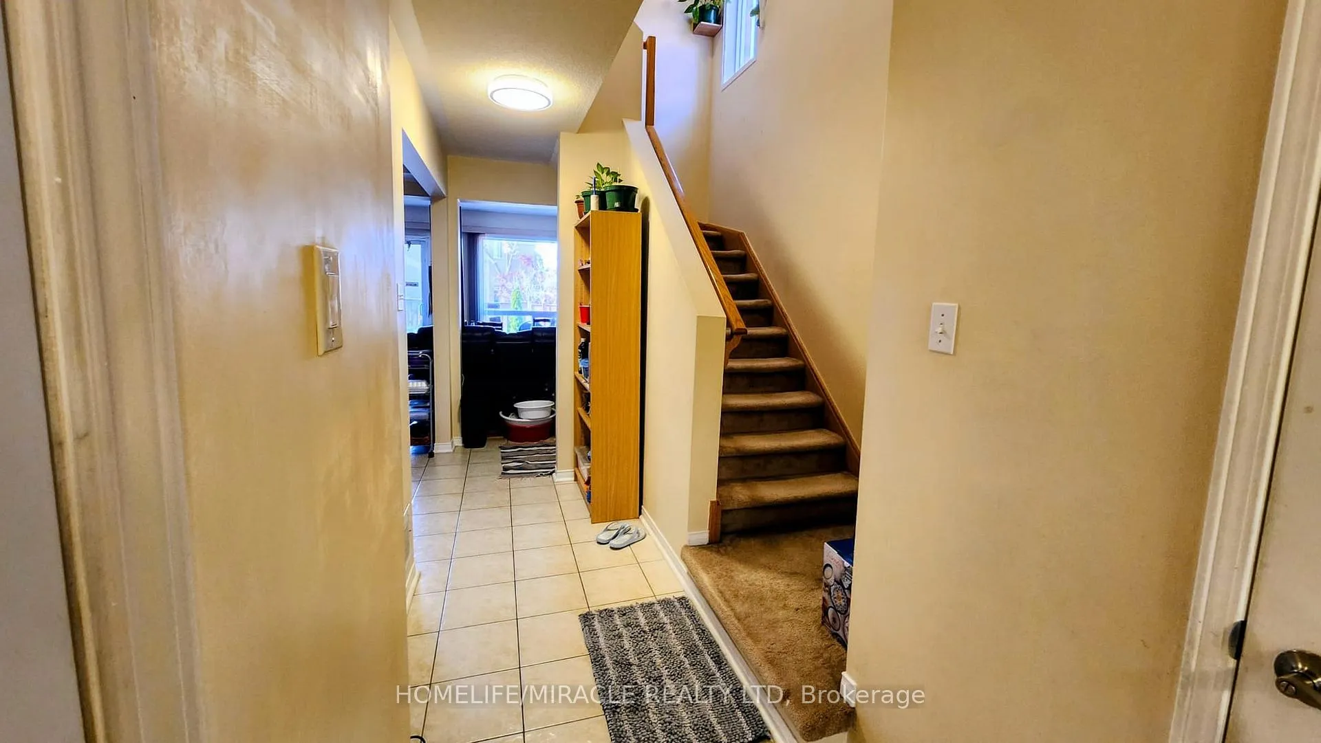 Photo 6 of 102 Whiteface Crescent, Brampton, Fletcher's Meadow — HOMEH