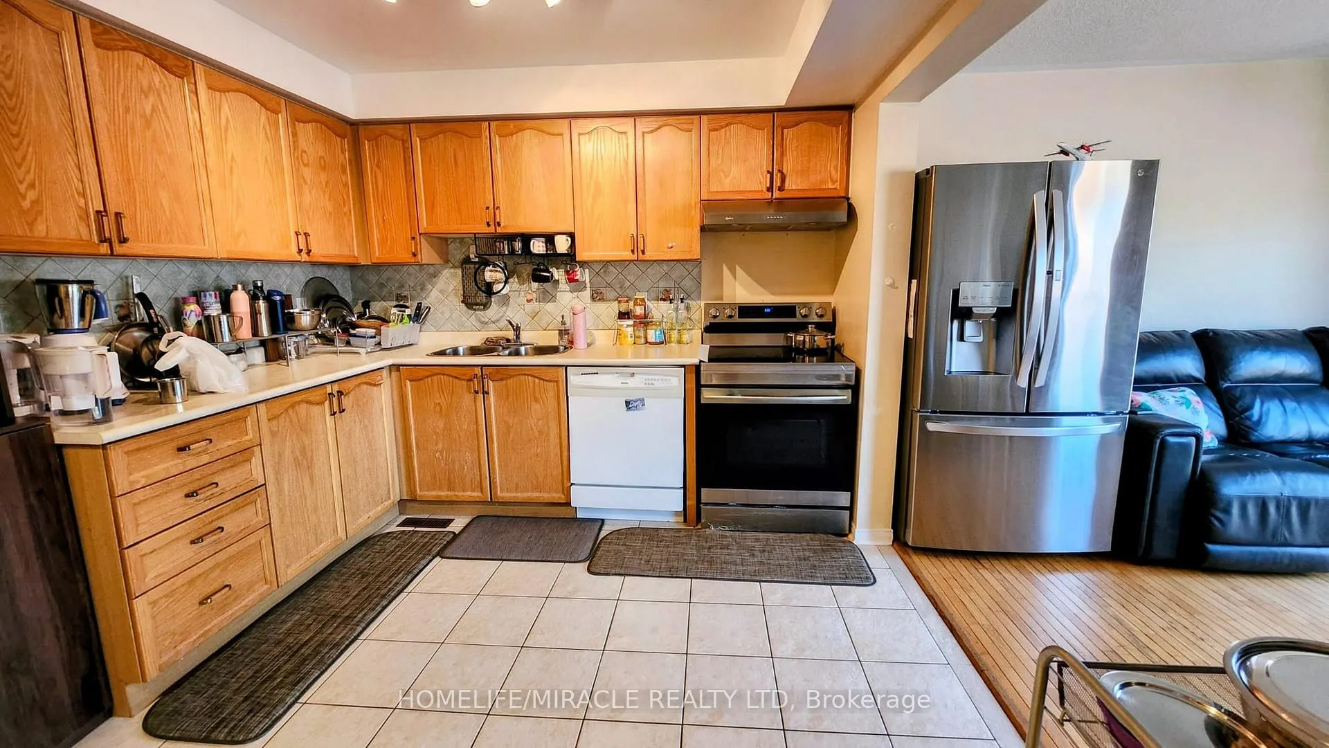 Photo 7 of 102 Whiteface Crescent, Brampton, Fletcher's Meadow — HOMEH