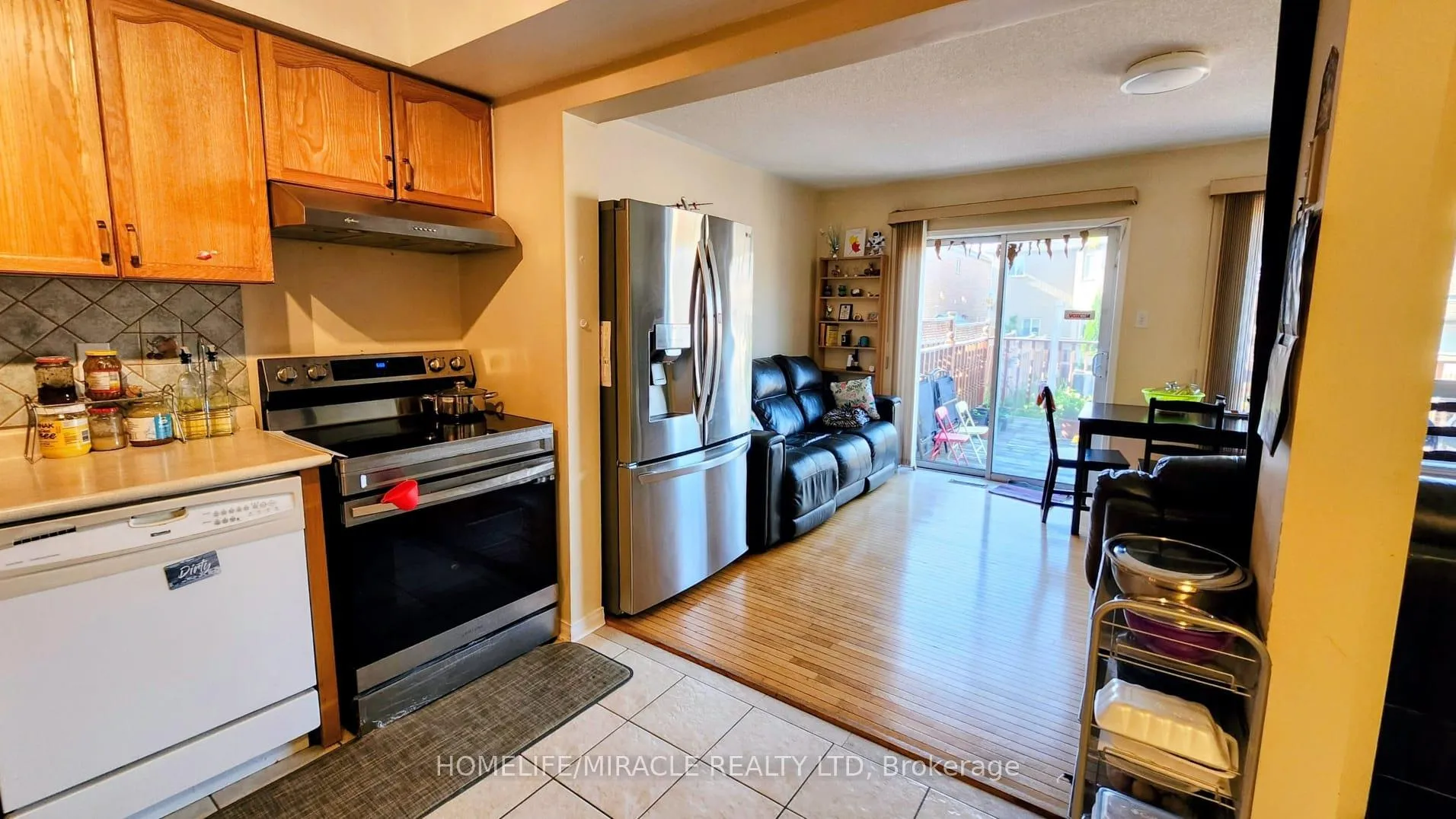 Photo 8 of 102 Whiteface Crescent, Brampton, Fletcher's Meadow — HOMEH