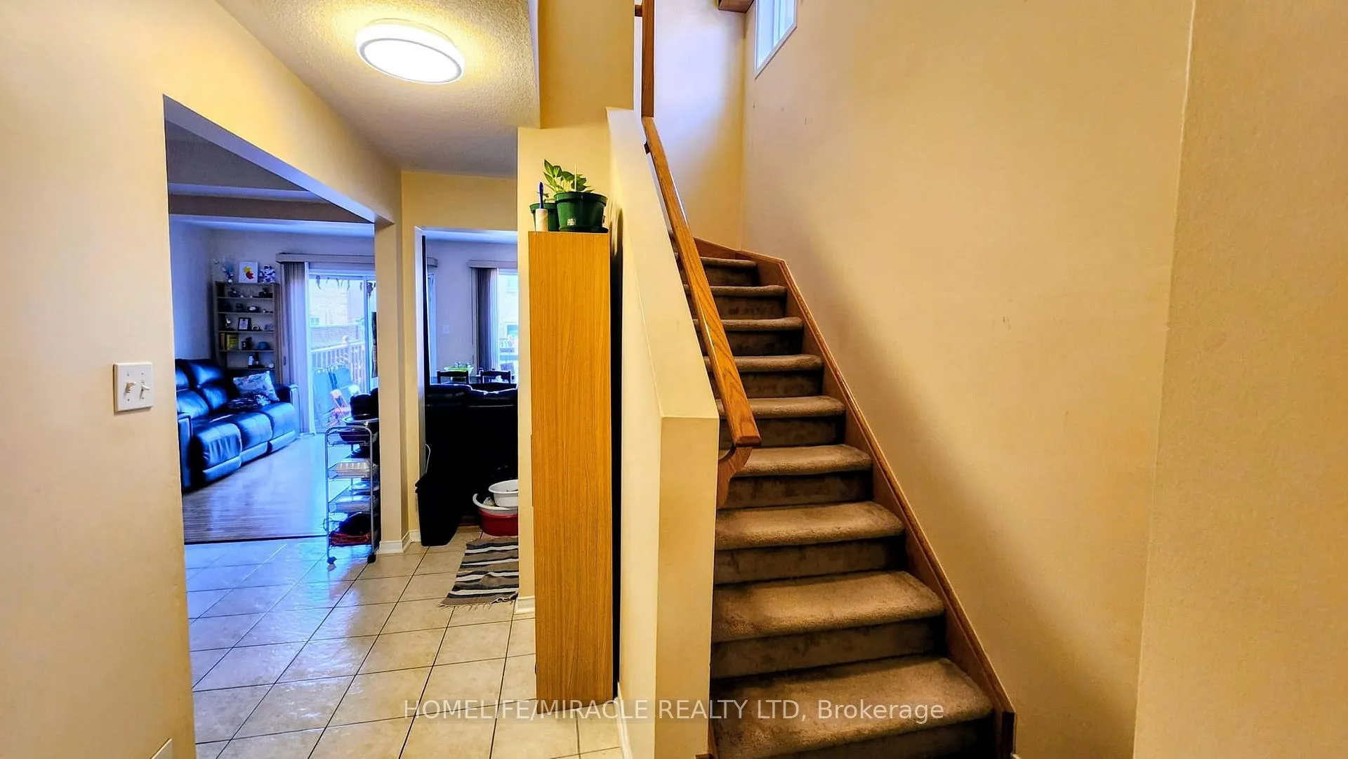 Photo 11 of 102 Whiteface Crescent, Brampton, Fletcher's Meadow — HOMEH