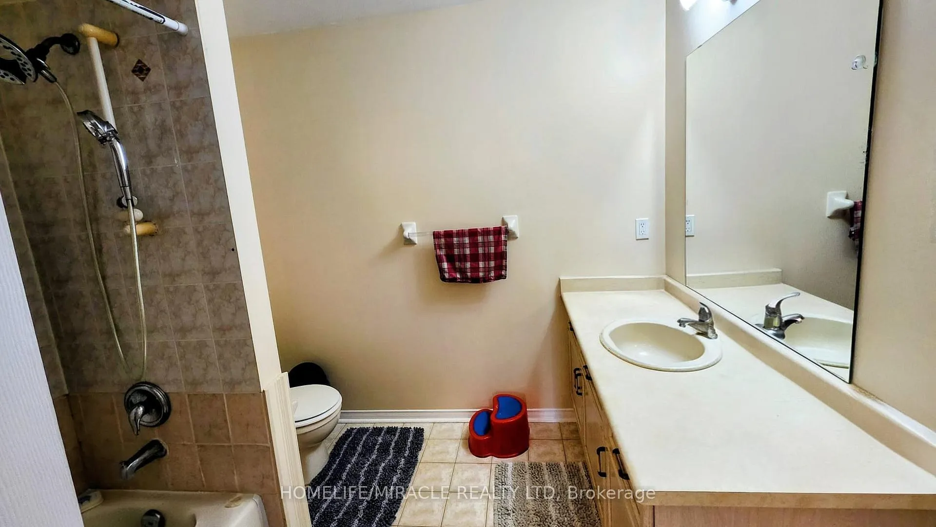 Photo 16 of 102 Whiteface Crescent, Brampton, Fletcher's Meadow — HOMEH