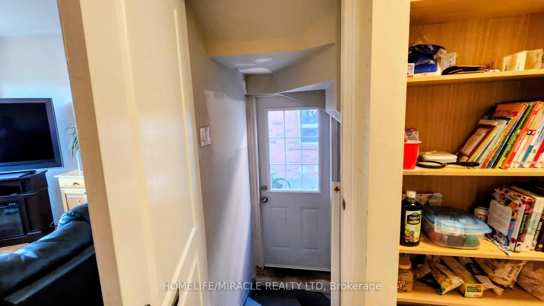 Photo 17 of 102 Whiteface Crescent, Brampton, Fletcher's Meadow — HOMEH