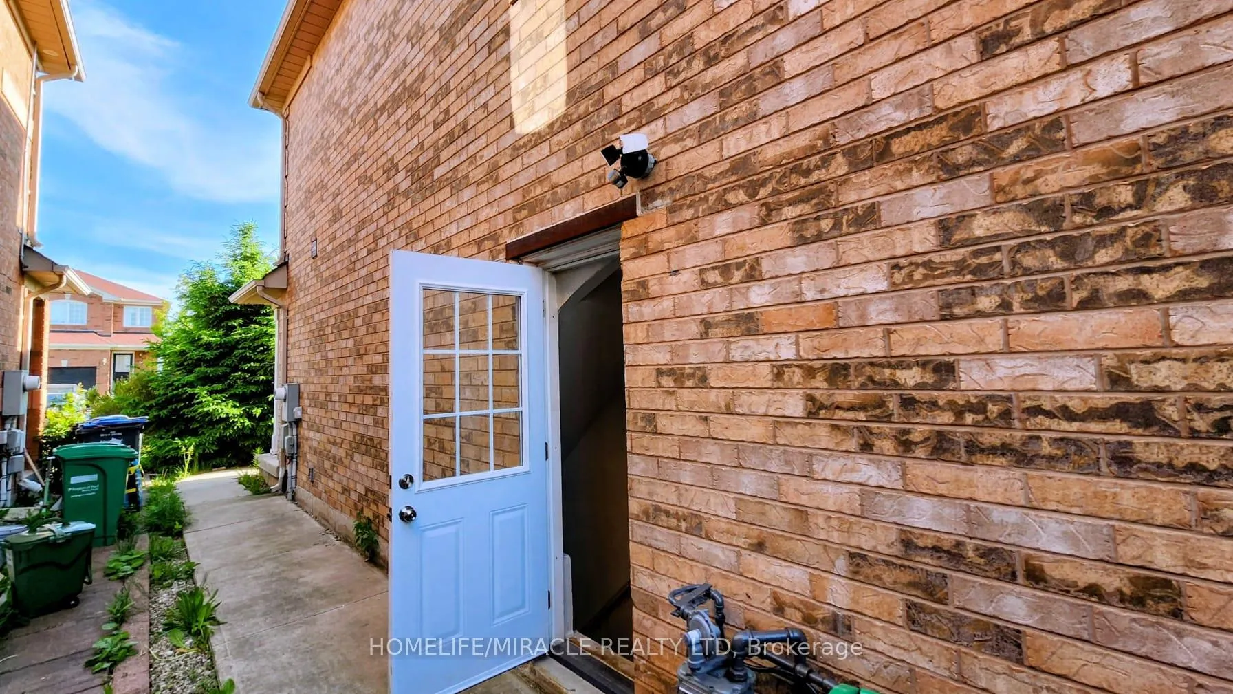 Photo 18 of 102 Whiteface Crescent, Brampton, Fletcher's Meadow — HOMEH