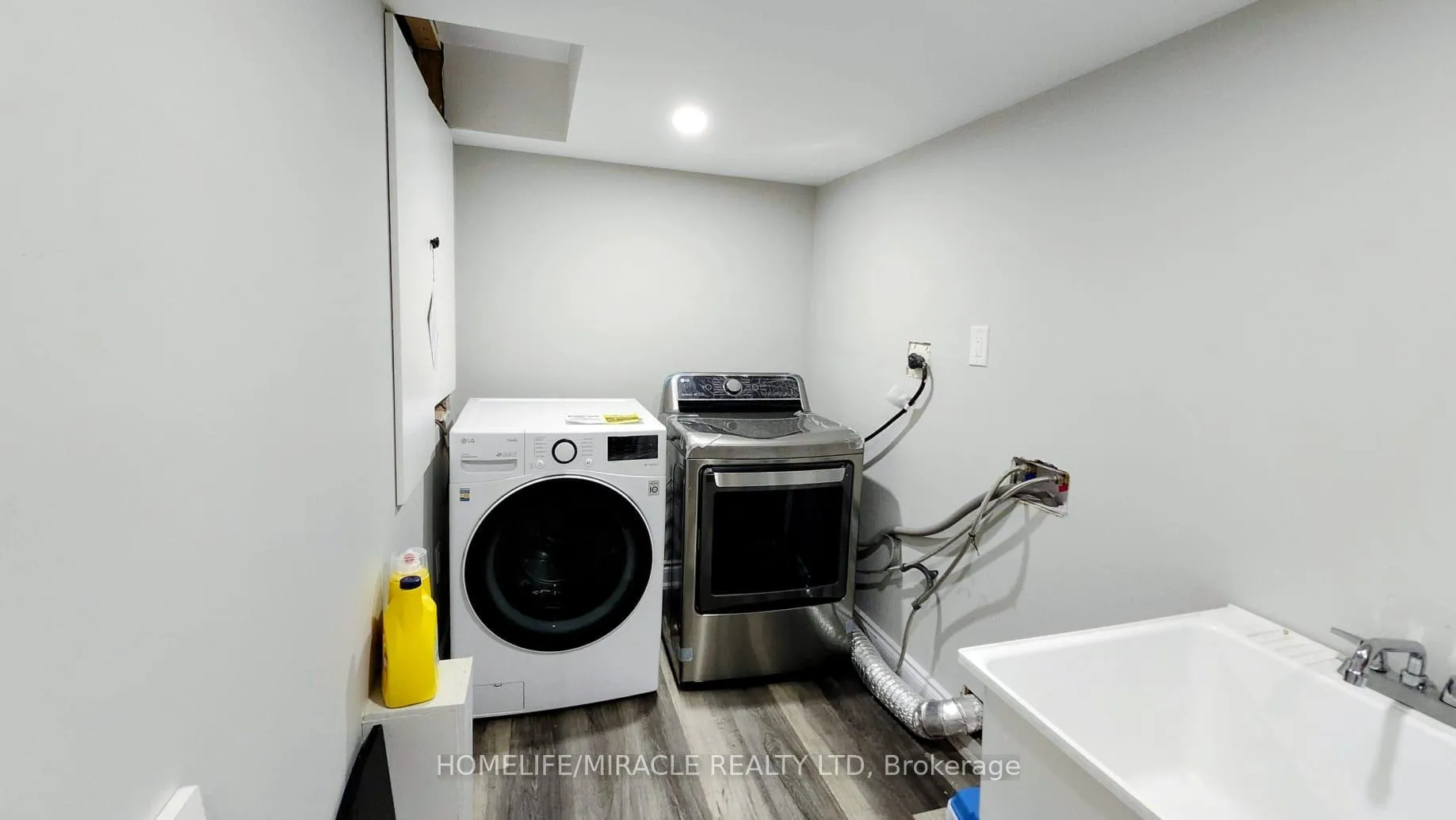 Photo 19 of 102 Whiteface Crescent, Brampton, Fletcher's Meadow — HOMEH