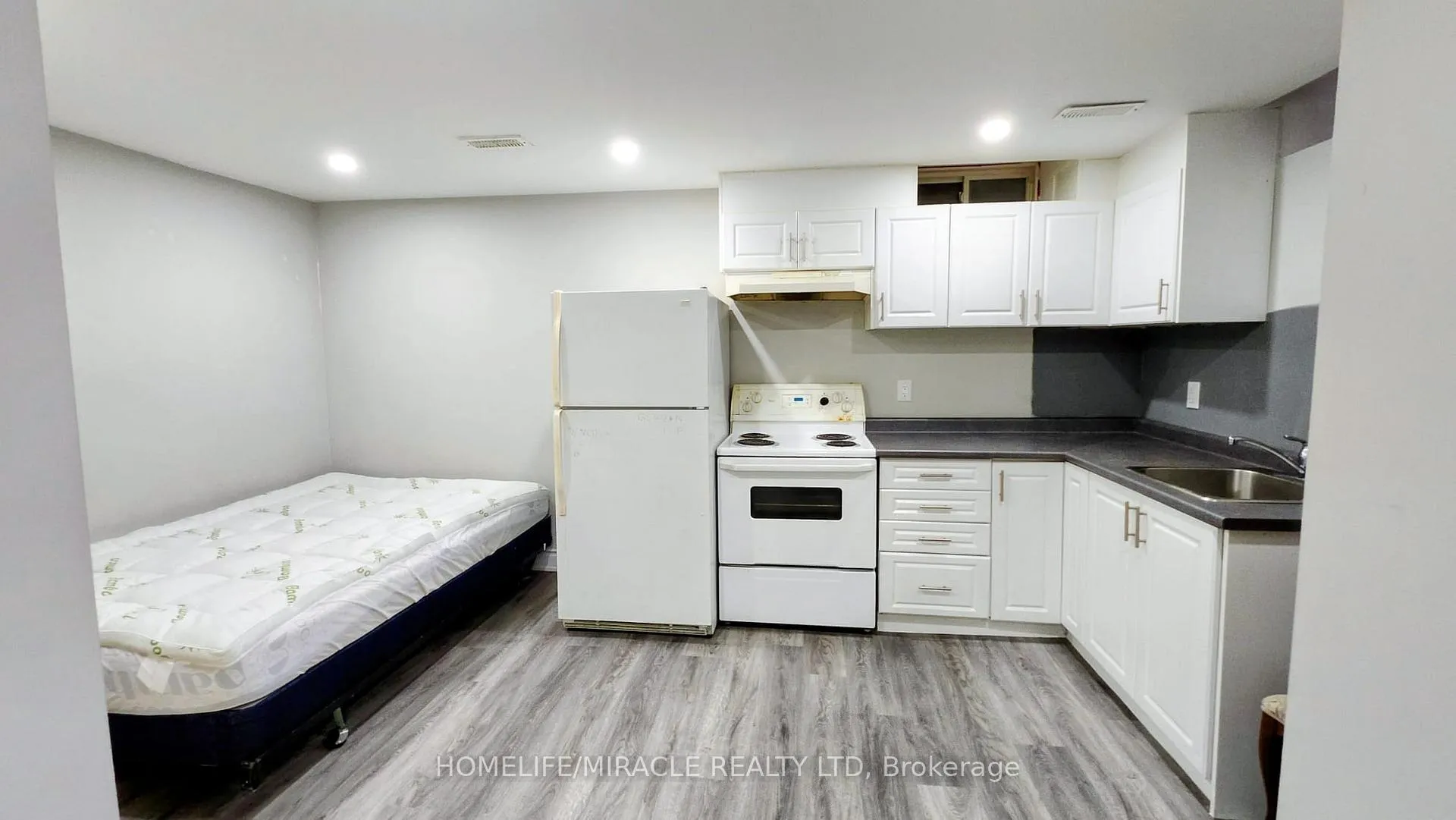 Photo 21 of 102 Whiteface Crescent, Brampton, Fletcher's Meadow — HOMEH