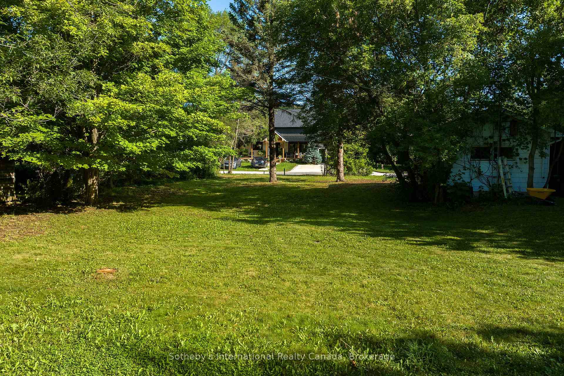 Photo 3 of 23 Nelson Street, Clearview, Creemore — HOMEH