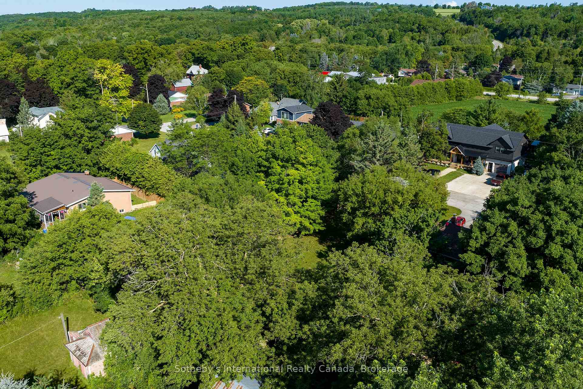 Photo 13 of 23 Nelson Street, Clearview, Creemore — HOMEH