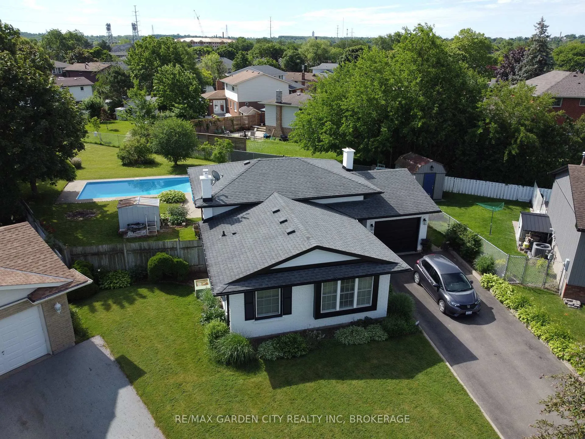 Photo 2 of 116 Dunvegan Road, St. Catharines, Secord Woods — HOMEH