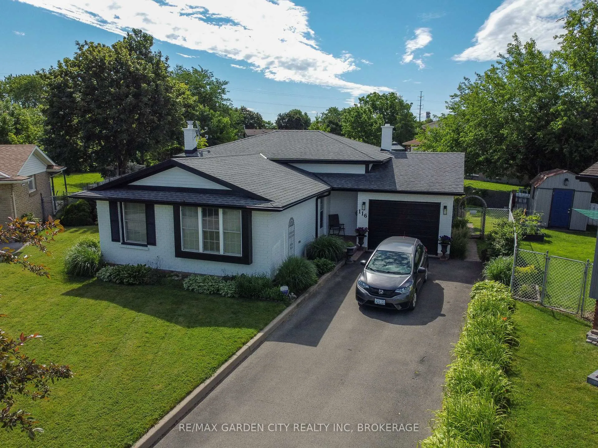 Photo 3 of 116 Dunvegan Road, St. Catharines, Secord Woods — HOMEH