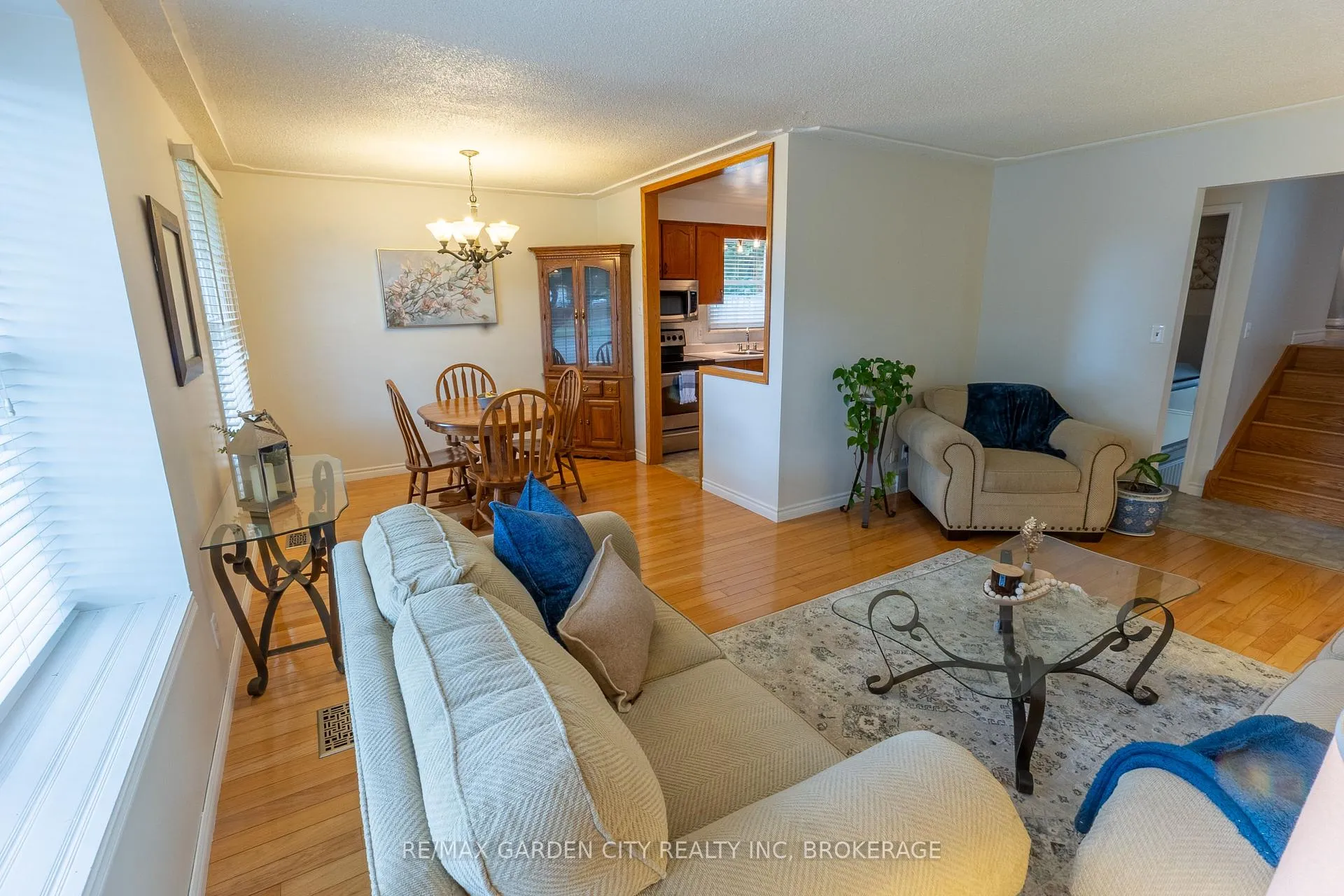 Photo 13 of 116 Dunvegan Road, St. Catharines, Secord Woods — HOMEH