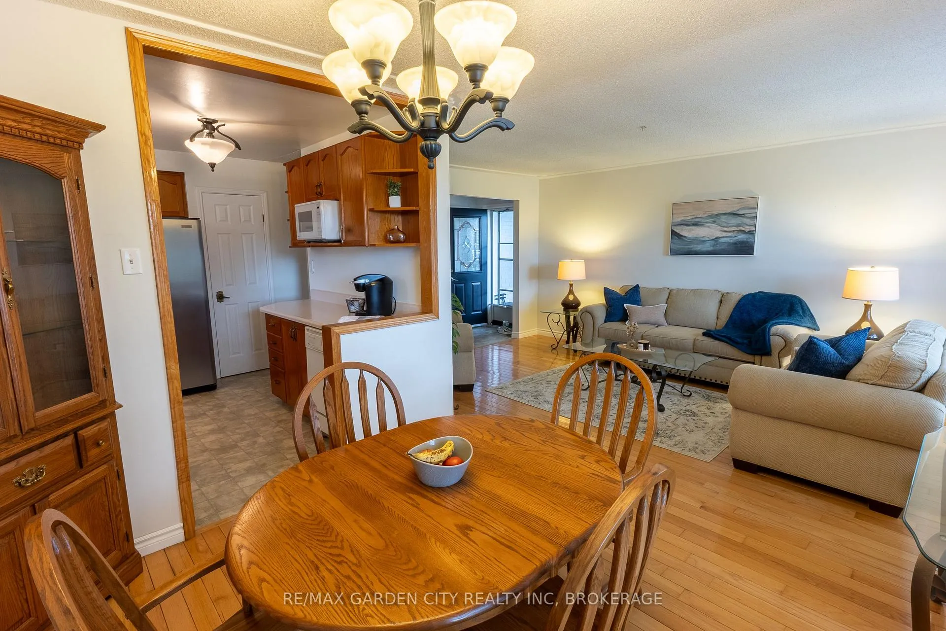 Photo 14 of 116 Dunvegan Road, St. Catharines, Secord Woods — HOMEH