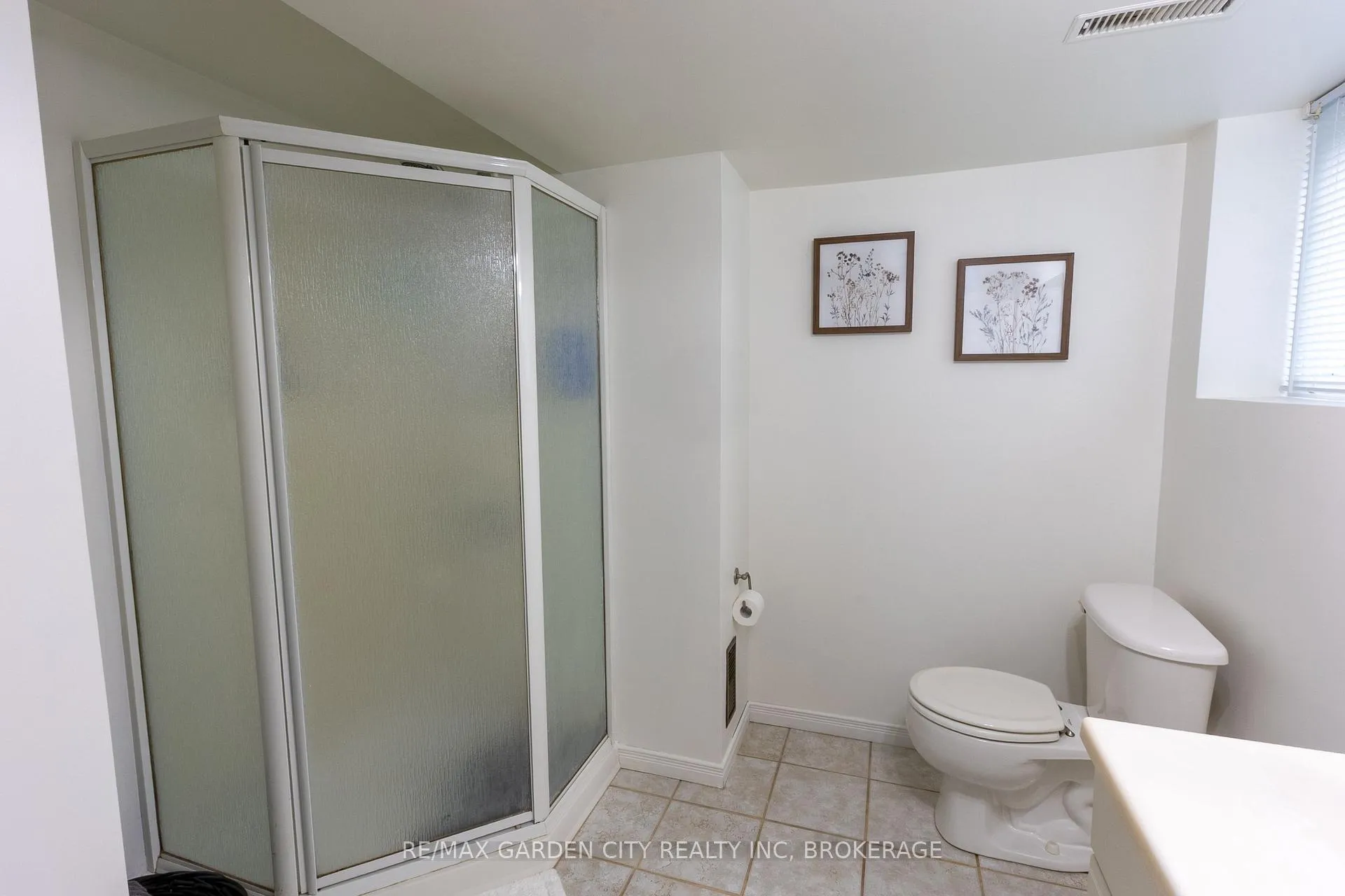 Photo 35 of 116 Dunvegan Road, St. Catharines, Secord Woods — HOMEH