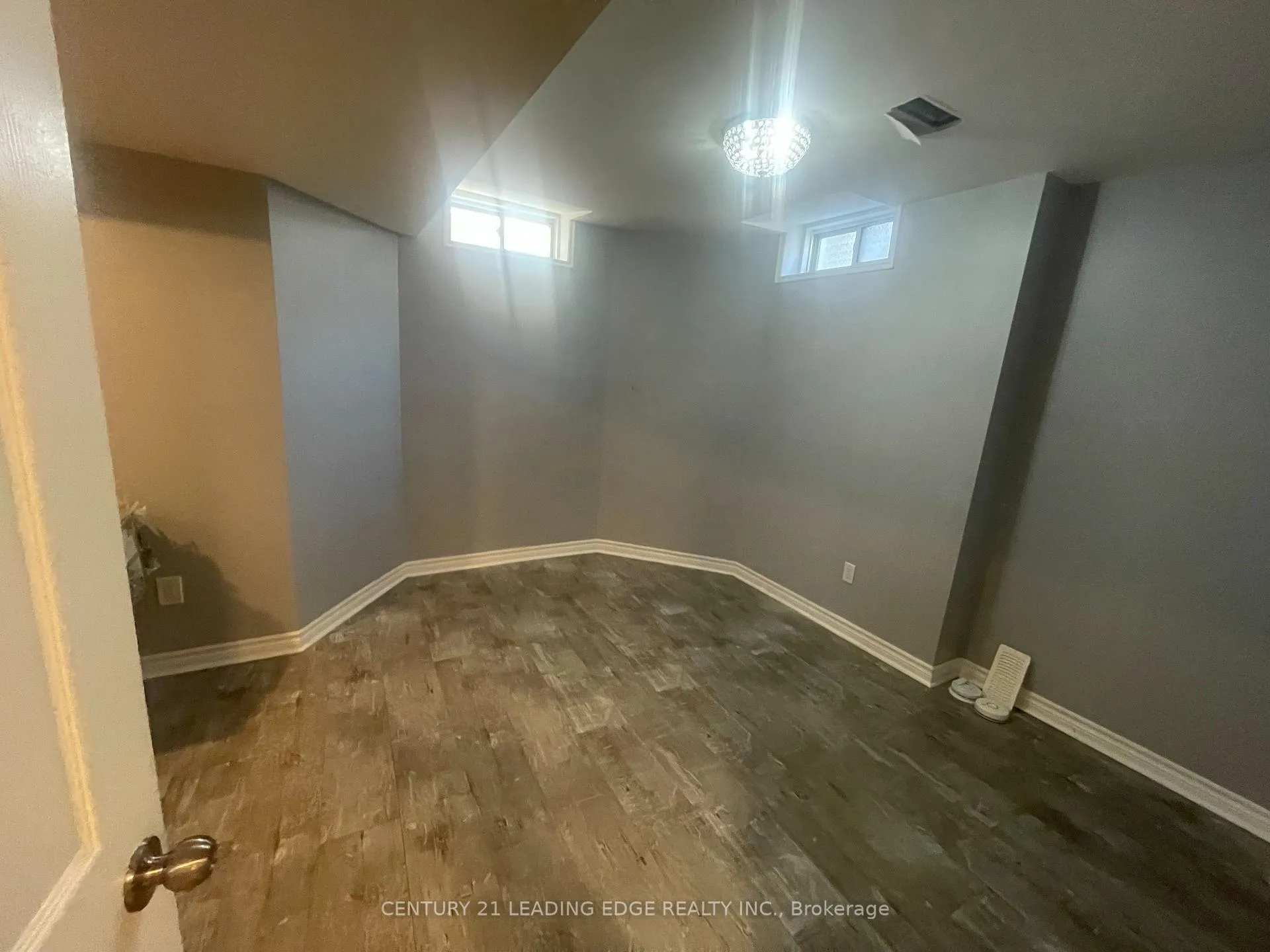 Photo 6 of 72 Pelee Avenue, Vaughan, Kleinburg — HOMEH