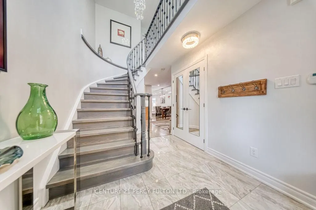 Photo 5 of 18 Booth Crescent, Ajax, Central — HOMEH