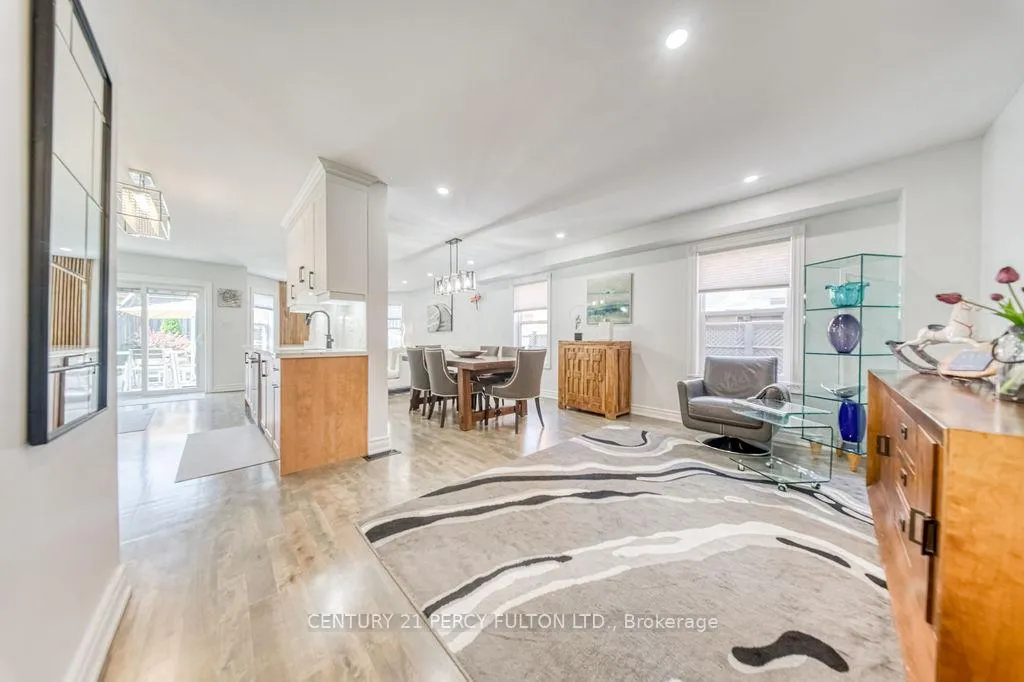 Photo 7 of 18 Booth Crescent, Ajax, Central — HOMEH