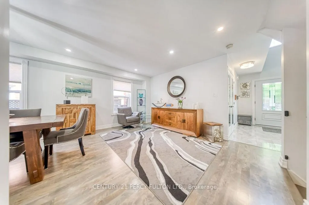 Photo 8 of 18 Booth Crescent, Ajax, Central — HOMEH