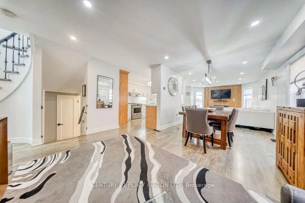Photo 10 of 18 Booth Crescent, Ajax, Central — HOMEH