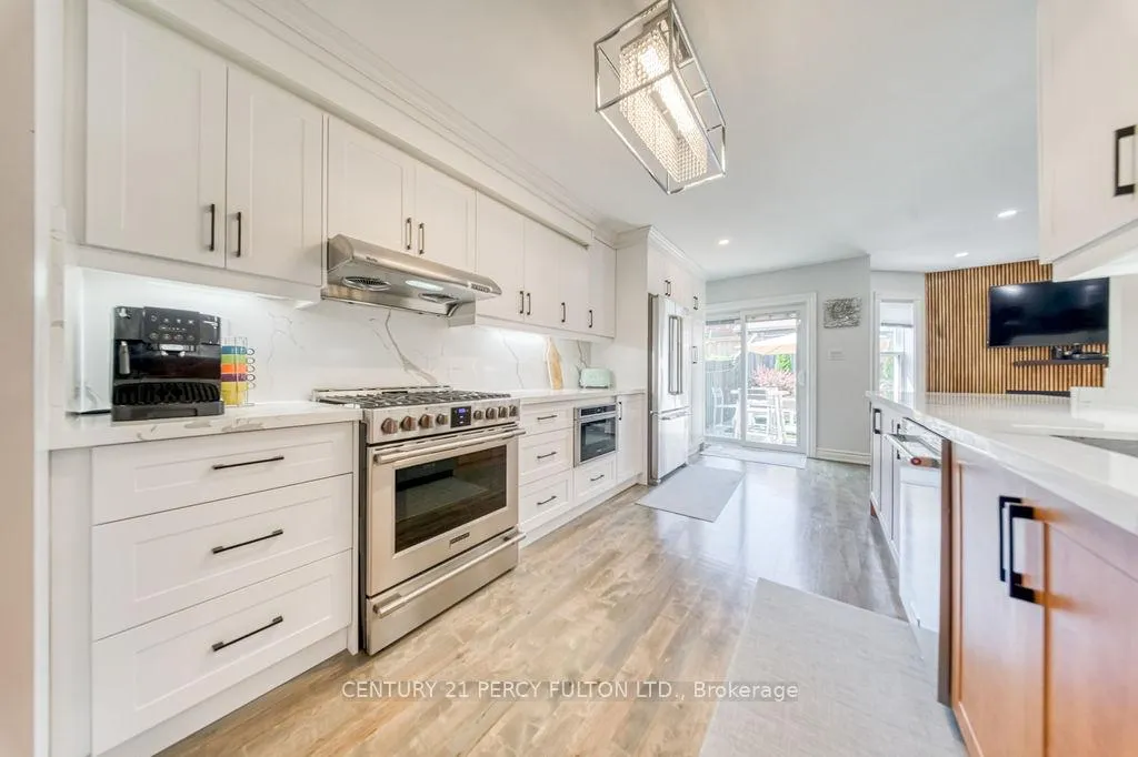 Photo 12 of 18 Booth Crescent, Ajax, Central — HOMEH