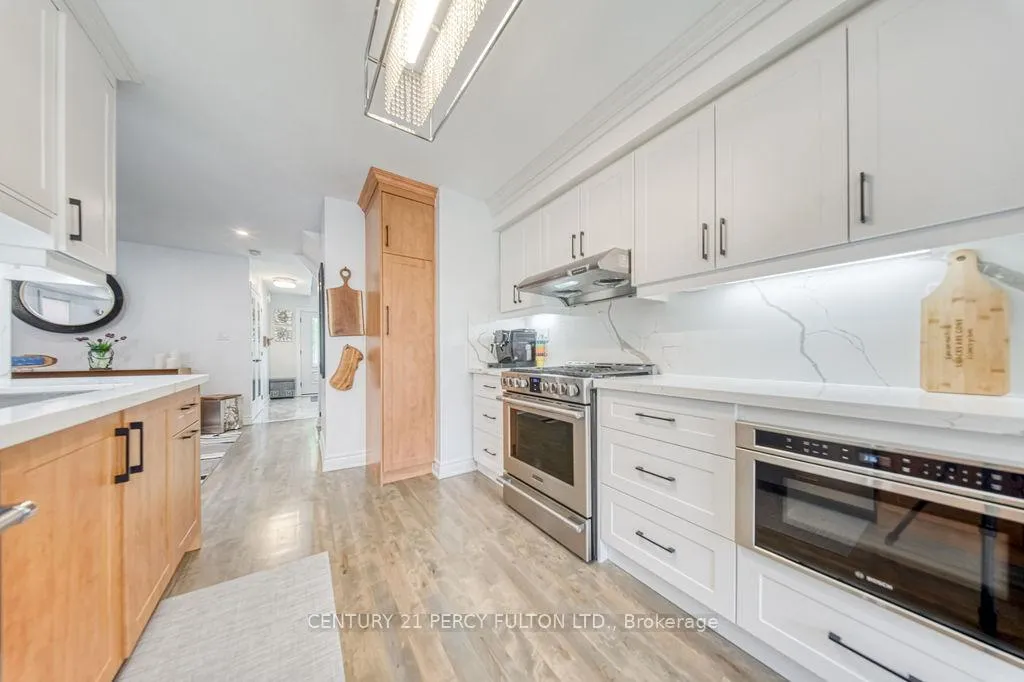 Photo 14 of 18 Booth Crescent, Ajax, Central — HOMEH