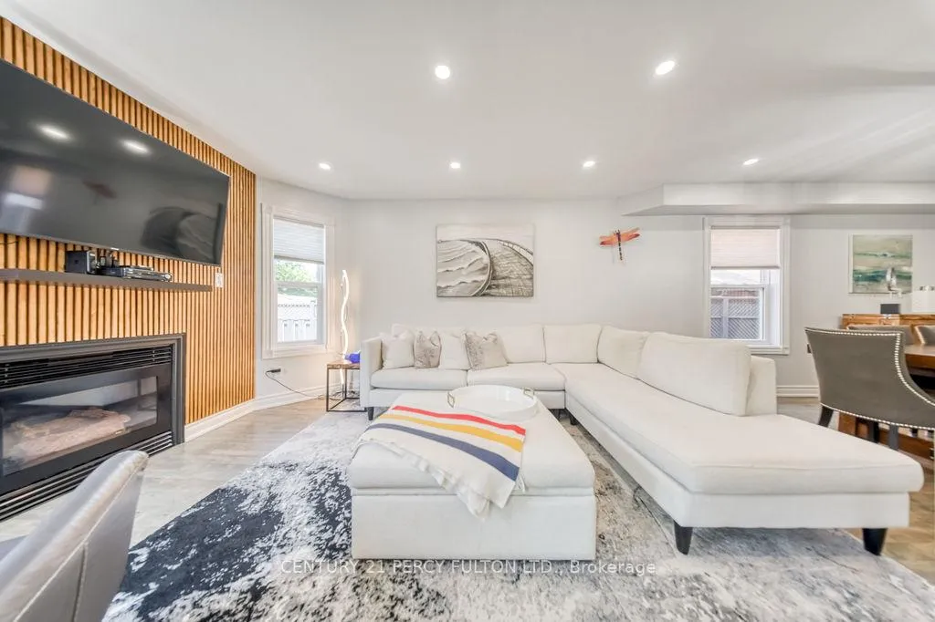 Photo 18 of 18 Booth Crescent, Ajax, Central — HOMEH