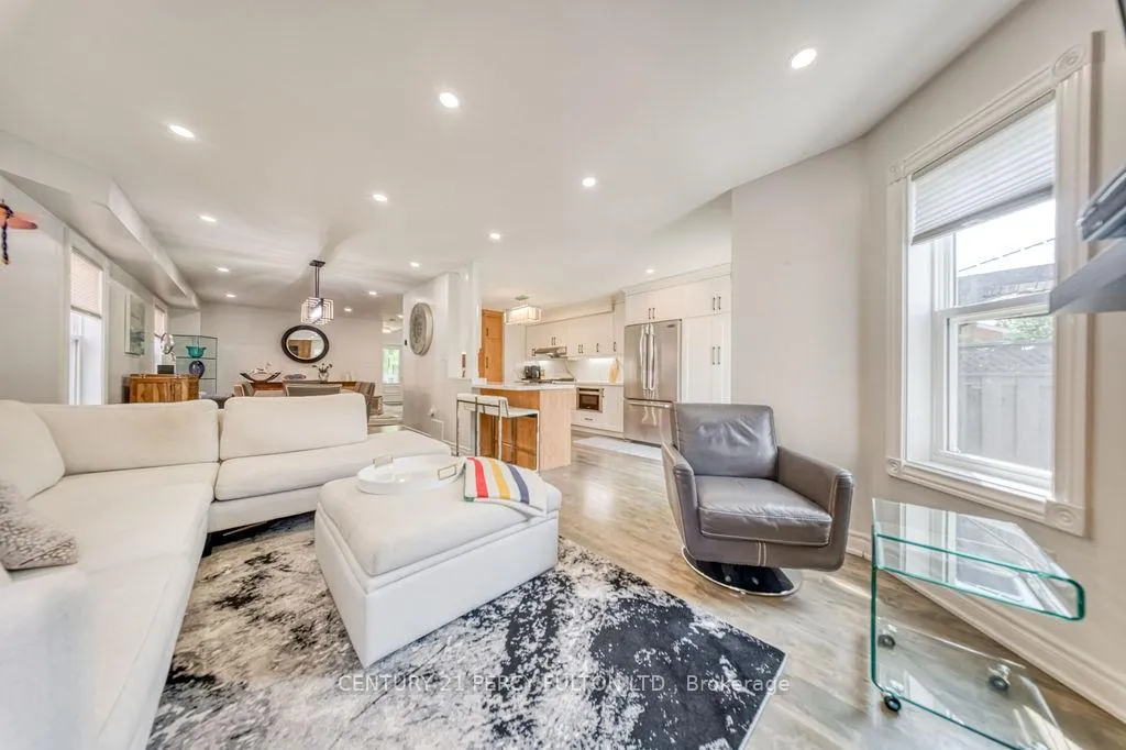 Photo 19 of 18 Booth Crescent, Ajax, Central — HOMEH