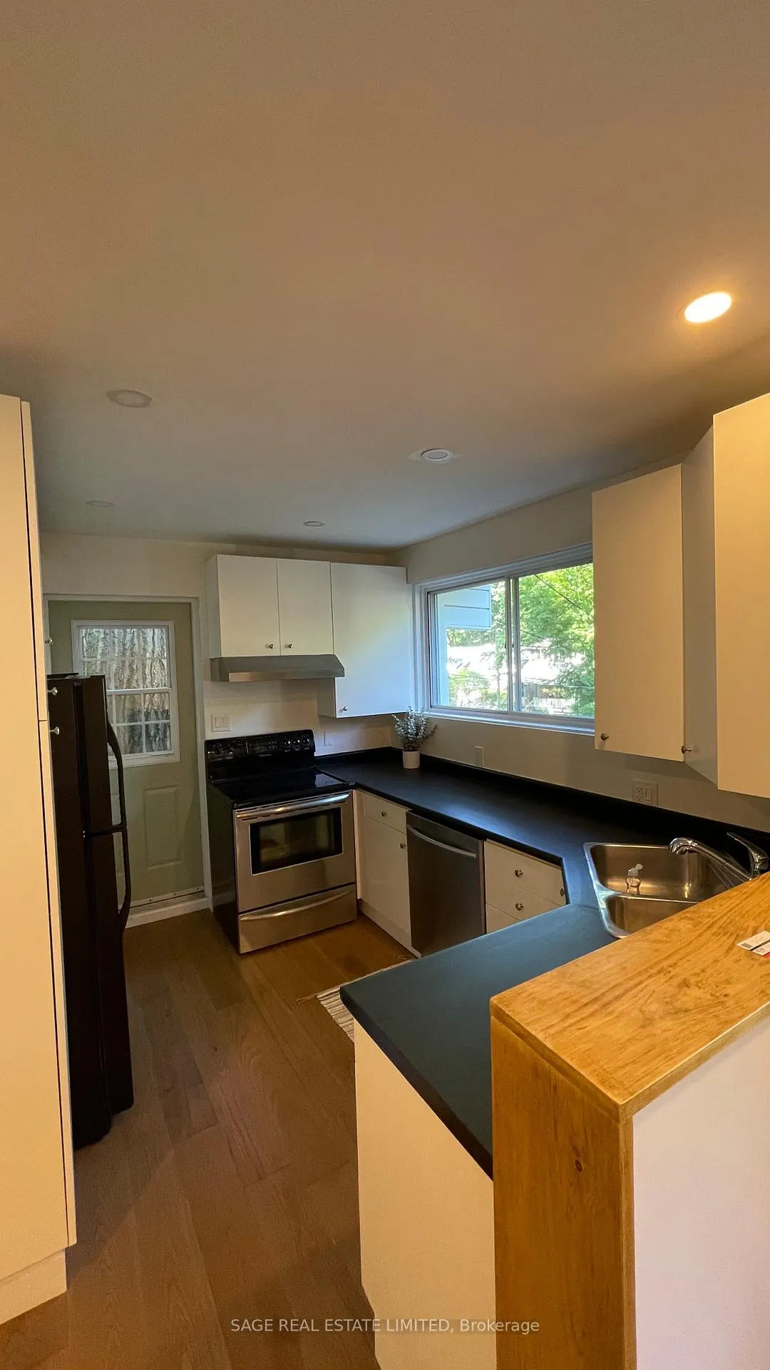 Photo 10 of 130 Neville Park Boulevard, Toronto, The Beaches — HOMEH