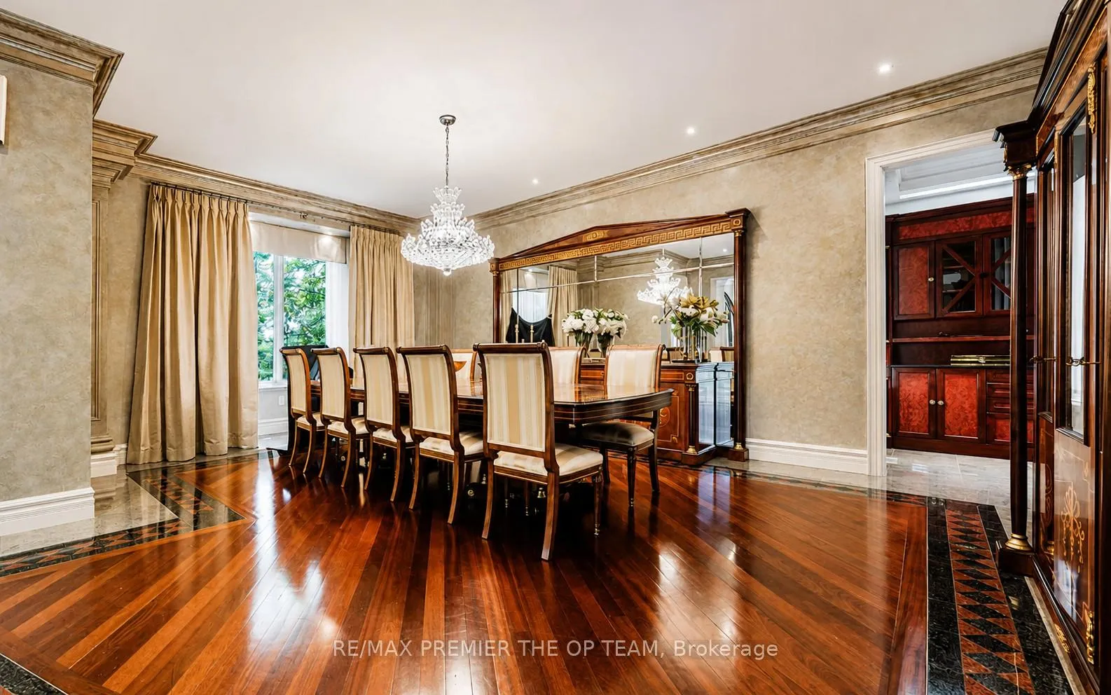 Photo 5 of 43 Cowan Drive, Vaughan, East Woodbridge — HOMEH
