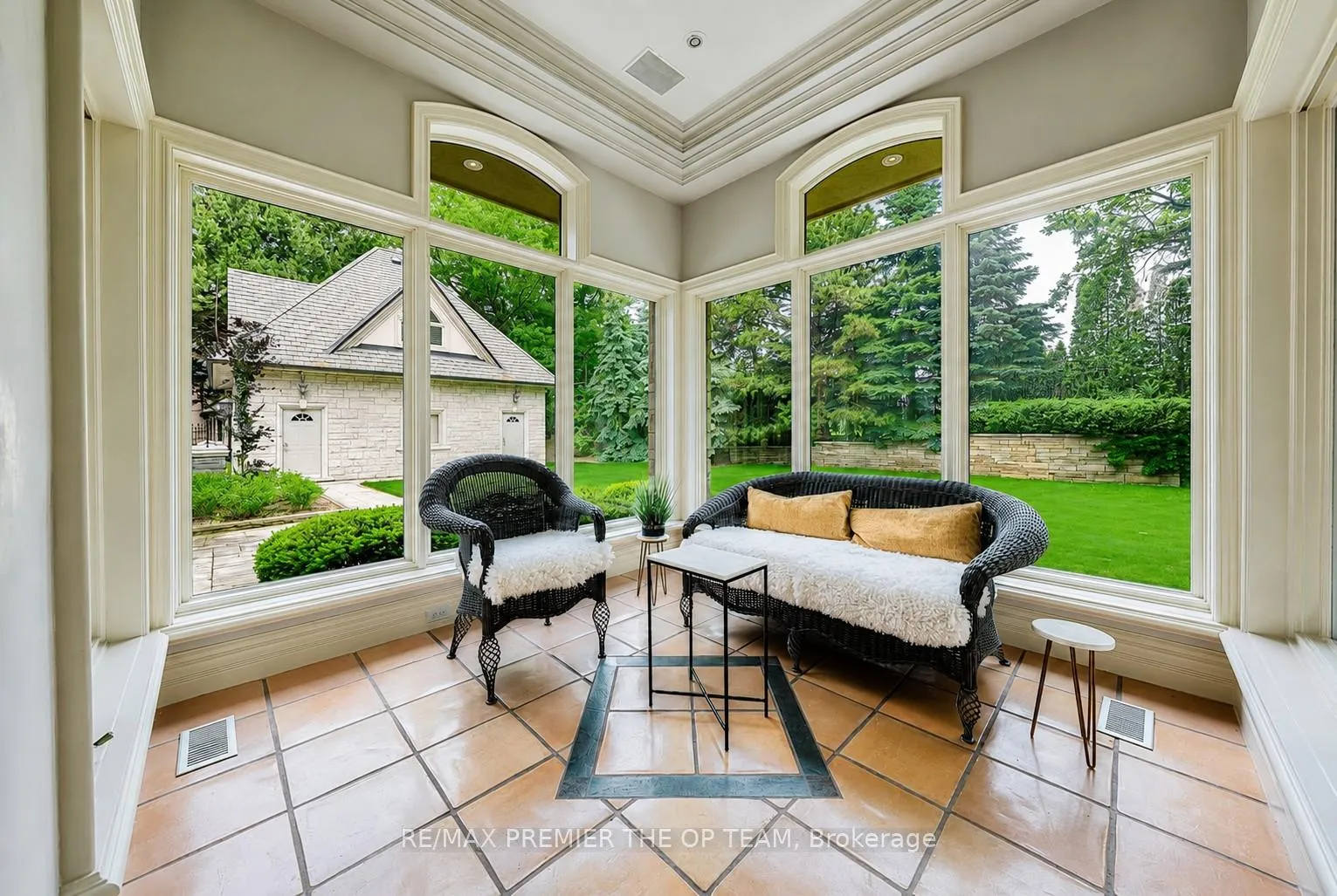 Photo 7 of 43 Cowan Drive, Vaughan, East Woodbridge — HOMEH
