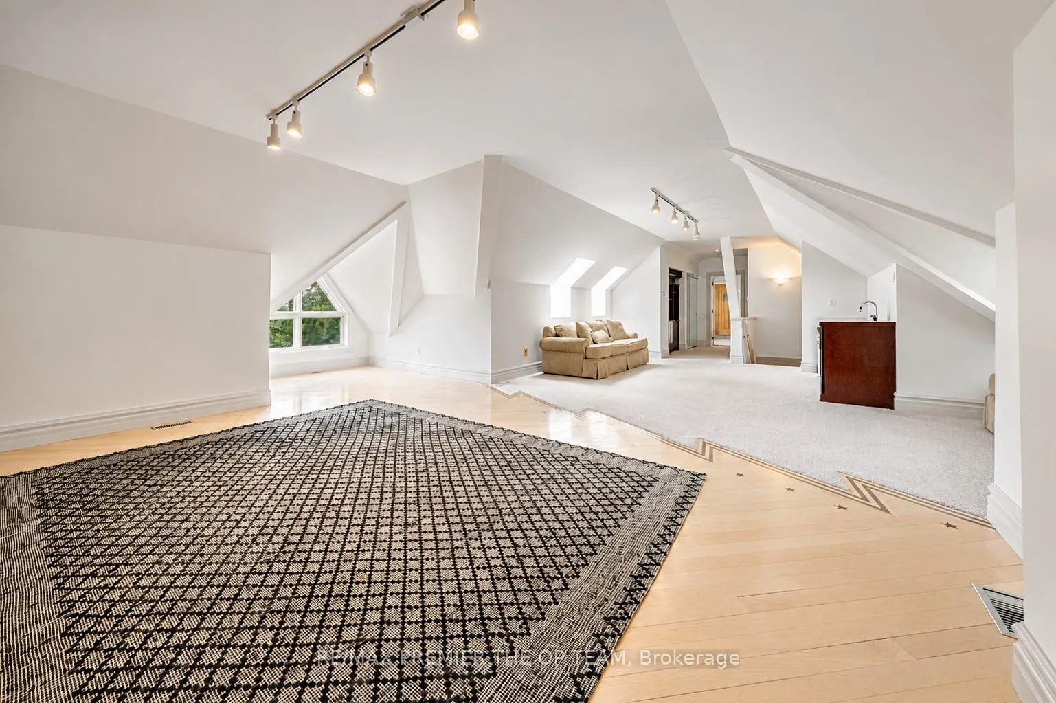 Photo 28 of 43 Cowan Drive, Vaughan, East Woodbridge — HOMEH