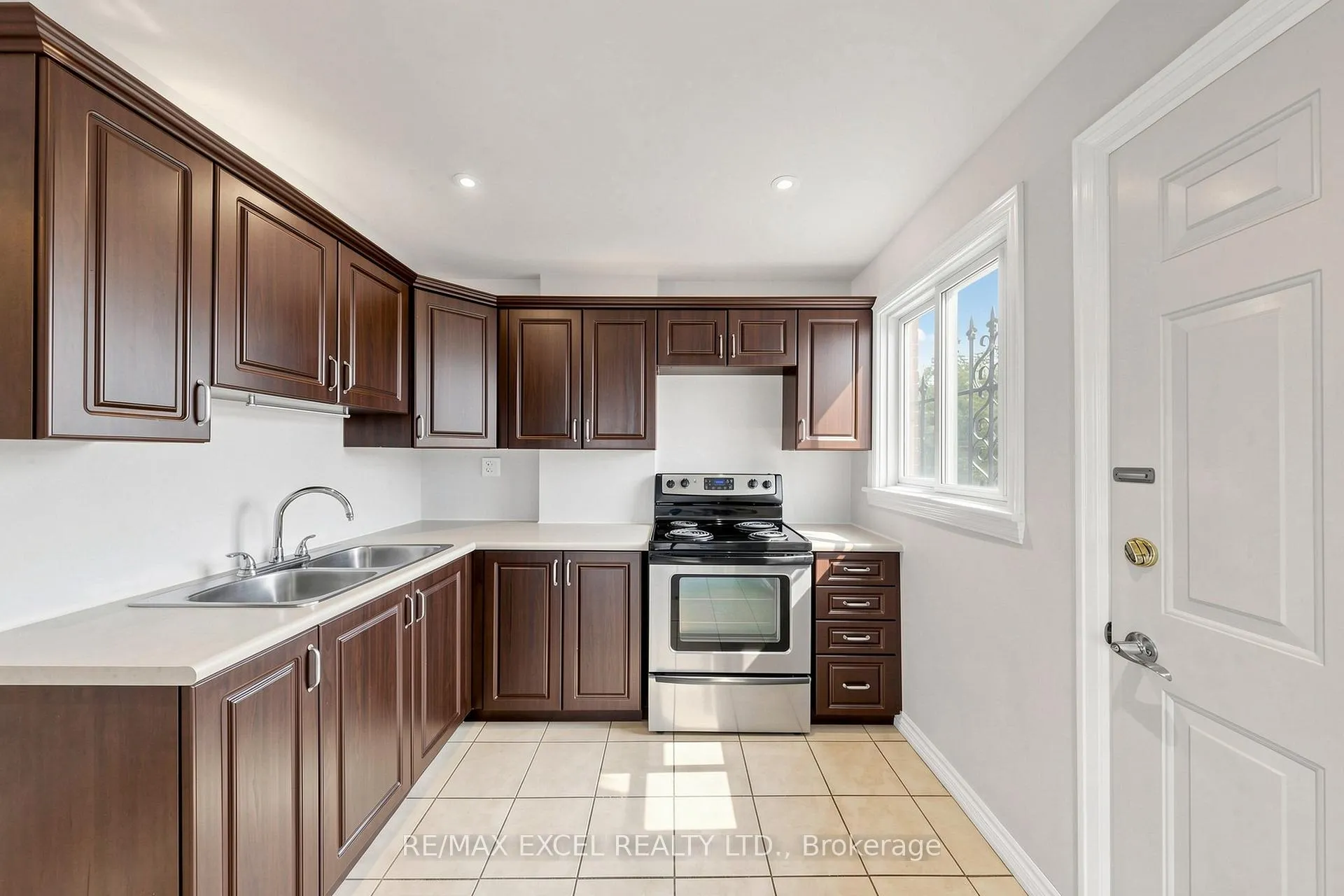 Photo 5 of Unit Upper, 259 Victoria Avenue N, Hamilton, Landsdale — HOMEH