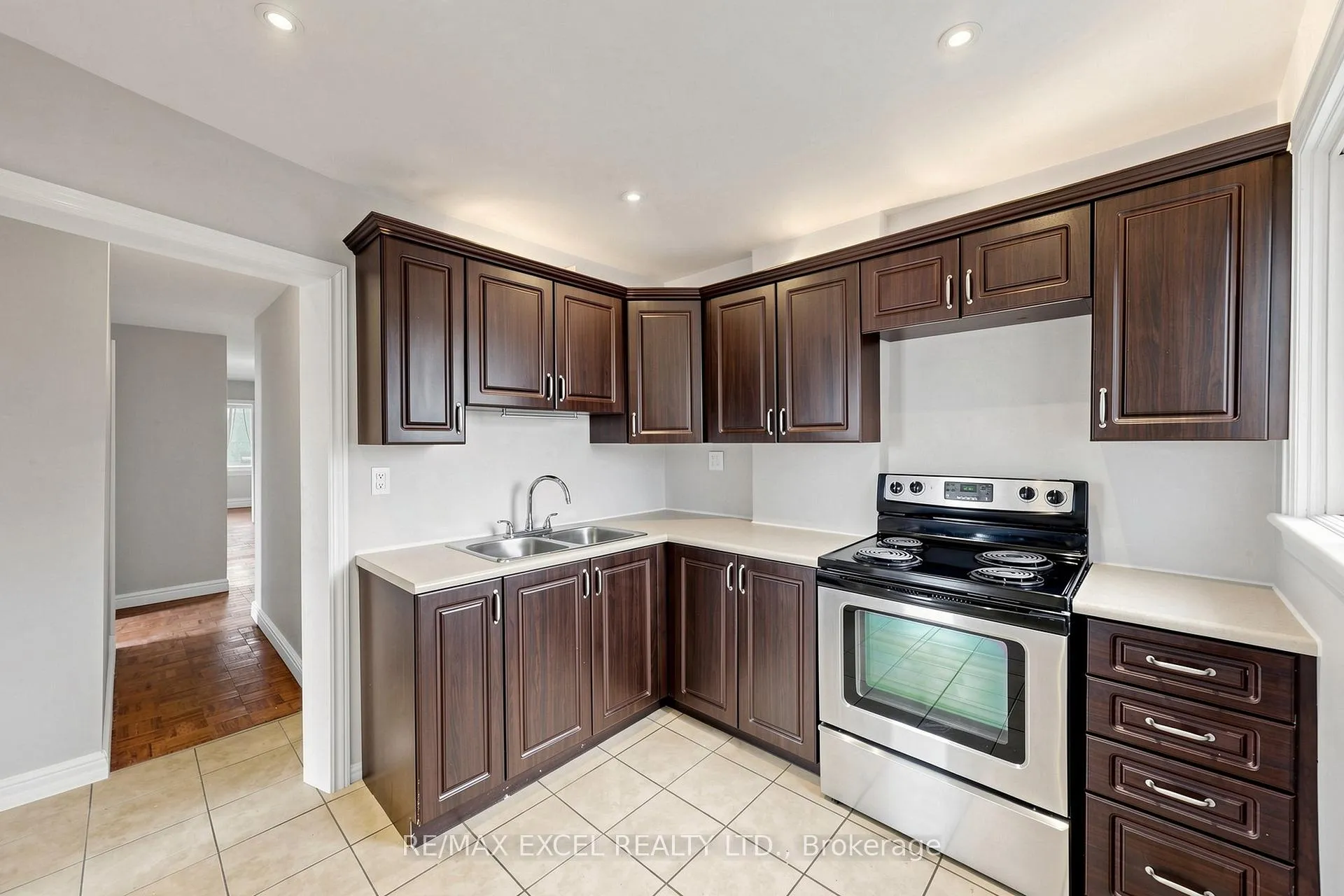 Photo 6 of Unit Upper, 259 Victoria Avenue N, Hamilton, Landsdale — HOMEH