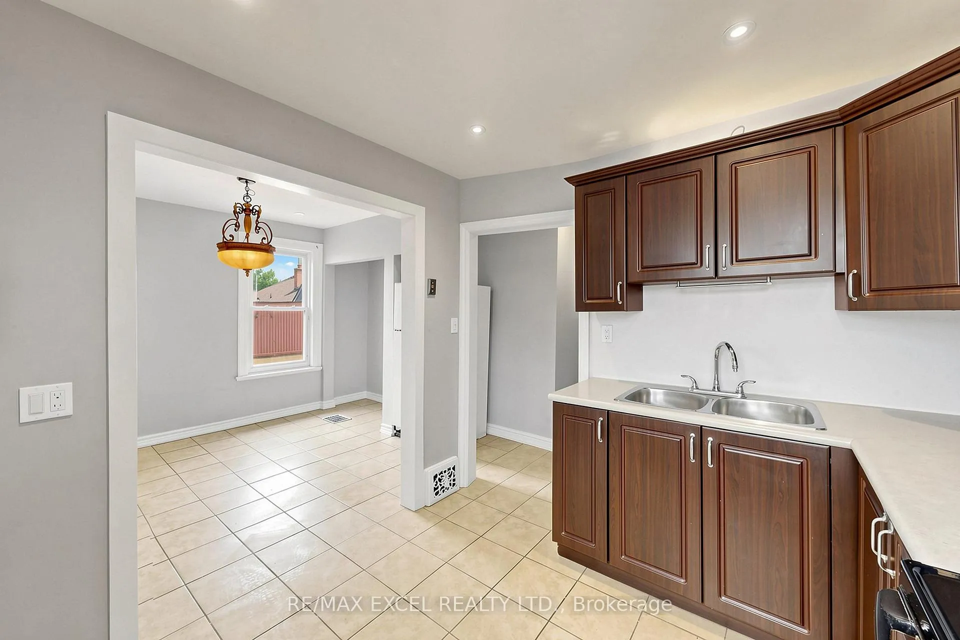 Photo 7 of Unit Upper, 259 Victoria Avenue N, Hamilton, Landsdale — HOMEH