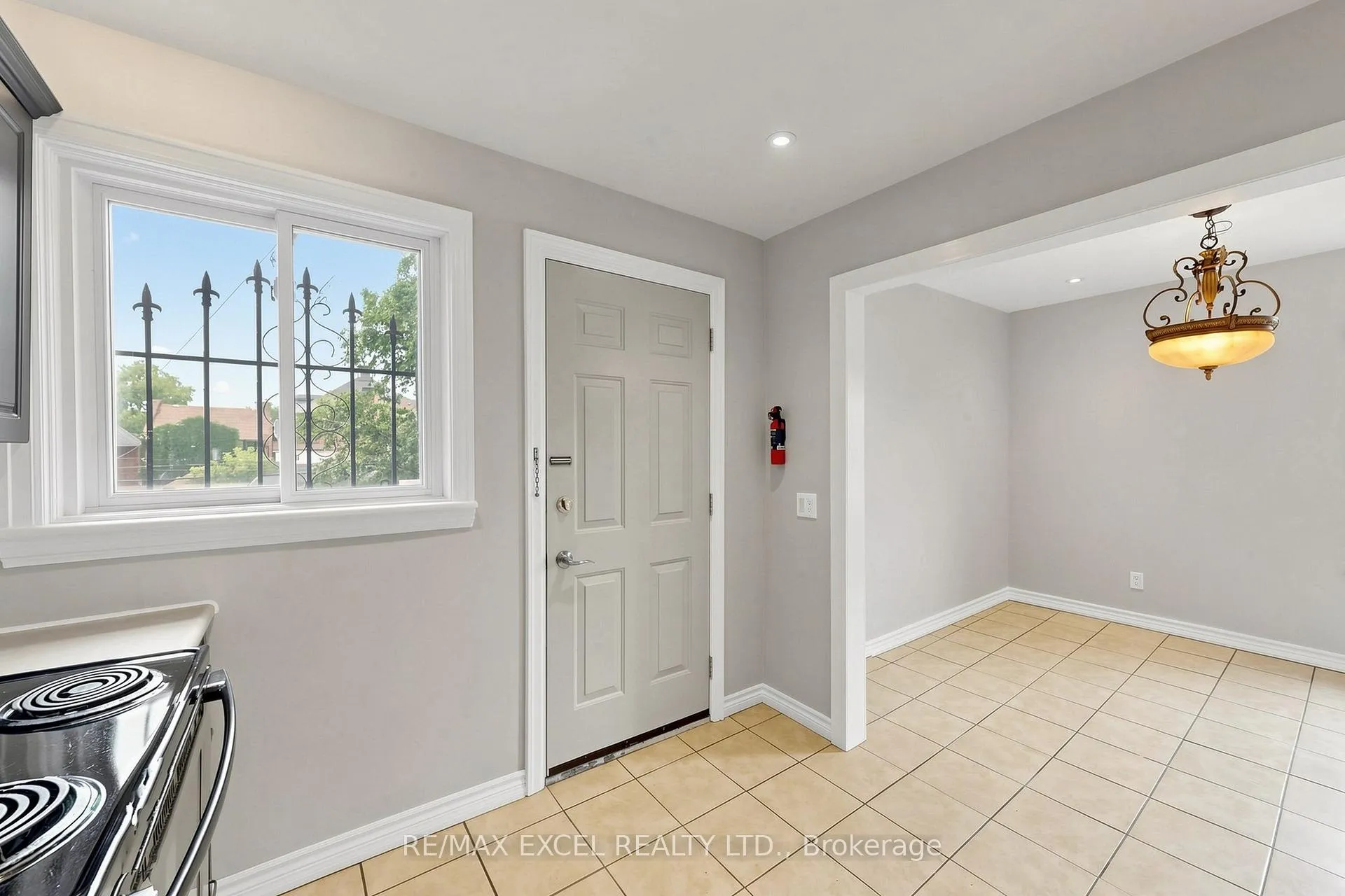 Photo 8 of Unit Upper, 259 Victoria Avenue N, Hamilton, Landsdale — HOMEH