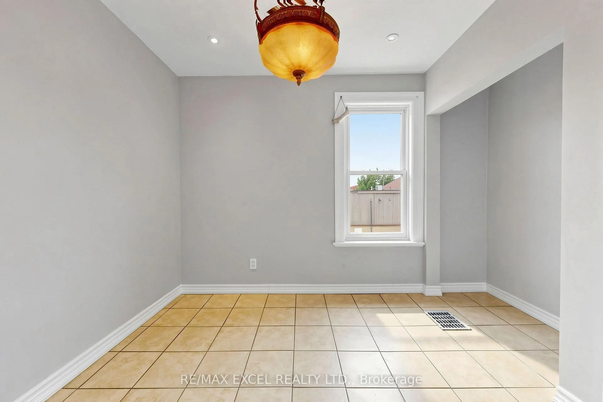 Photo 9 of Unit Upper, 259 Victoria Avenue N, Hamilton, Landsdale — HOMEH