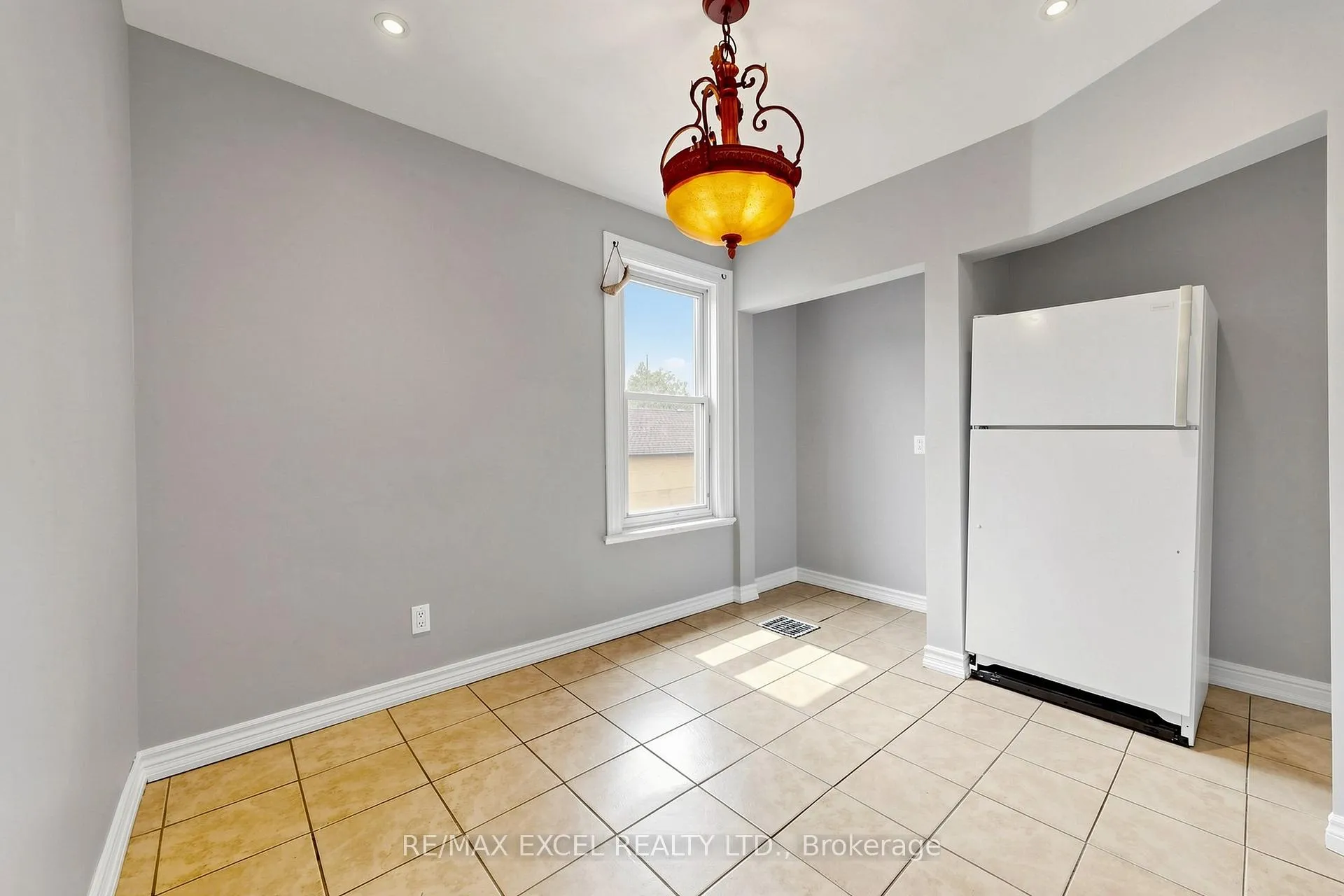 Photo 10 of Unit Upper, 259 Victoria Avenue N, Hamilton, Landsdale — HOMEH