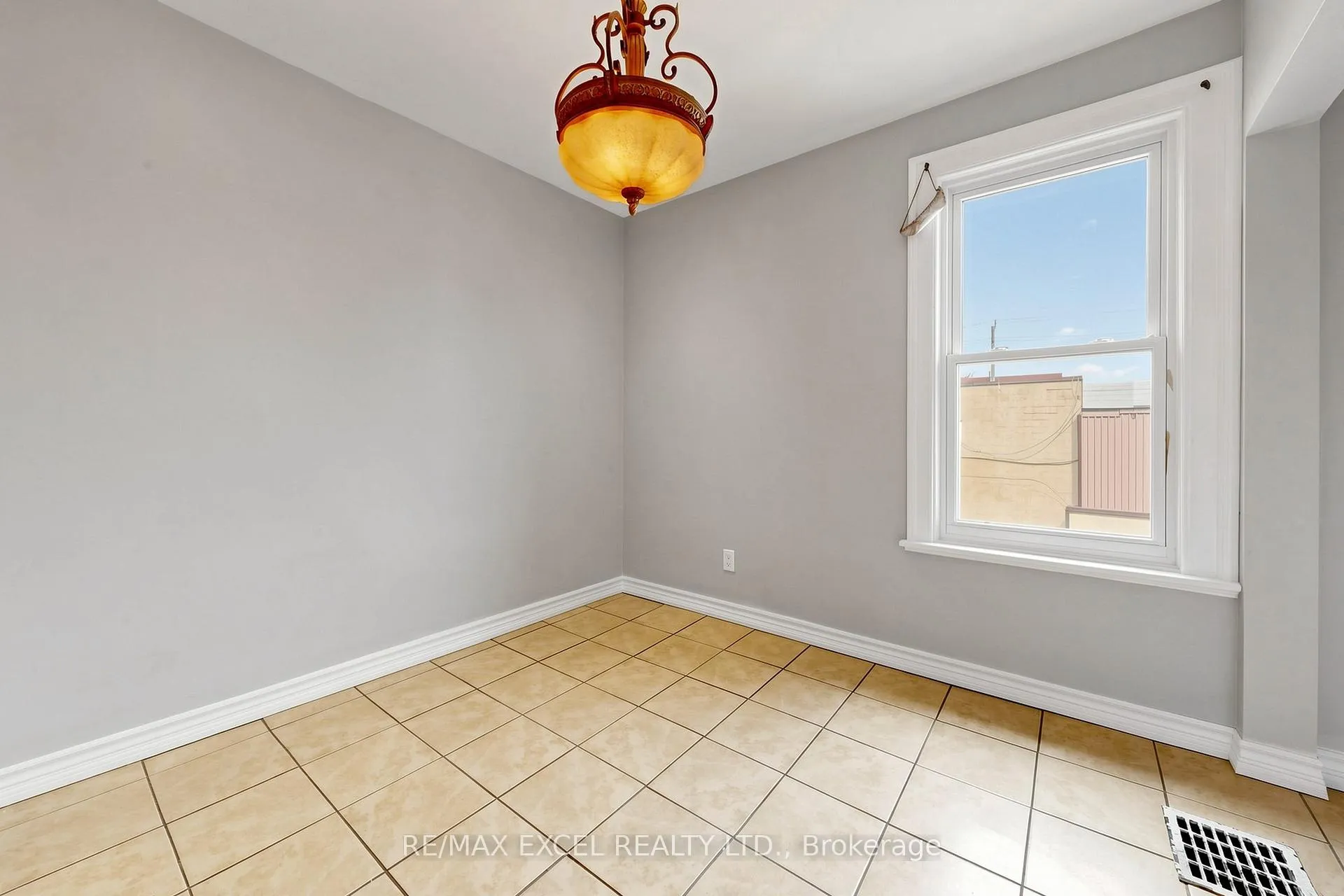 Photo 11 of Unit Upper, 259 Victoria Avenue N, Hamilton, Landsdale — HOMEH