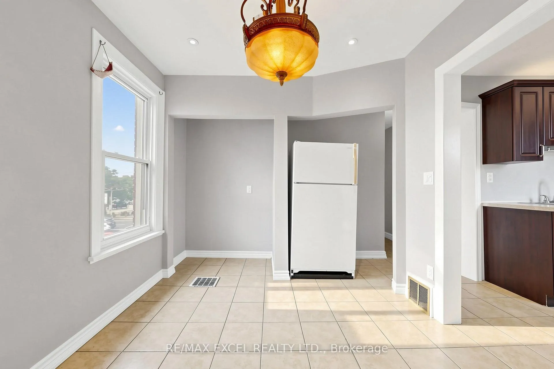 Photo 12 of Unit Upper, 259 Victoria Avenue N, Hamilton, Landsdale — HOMEH