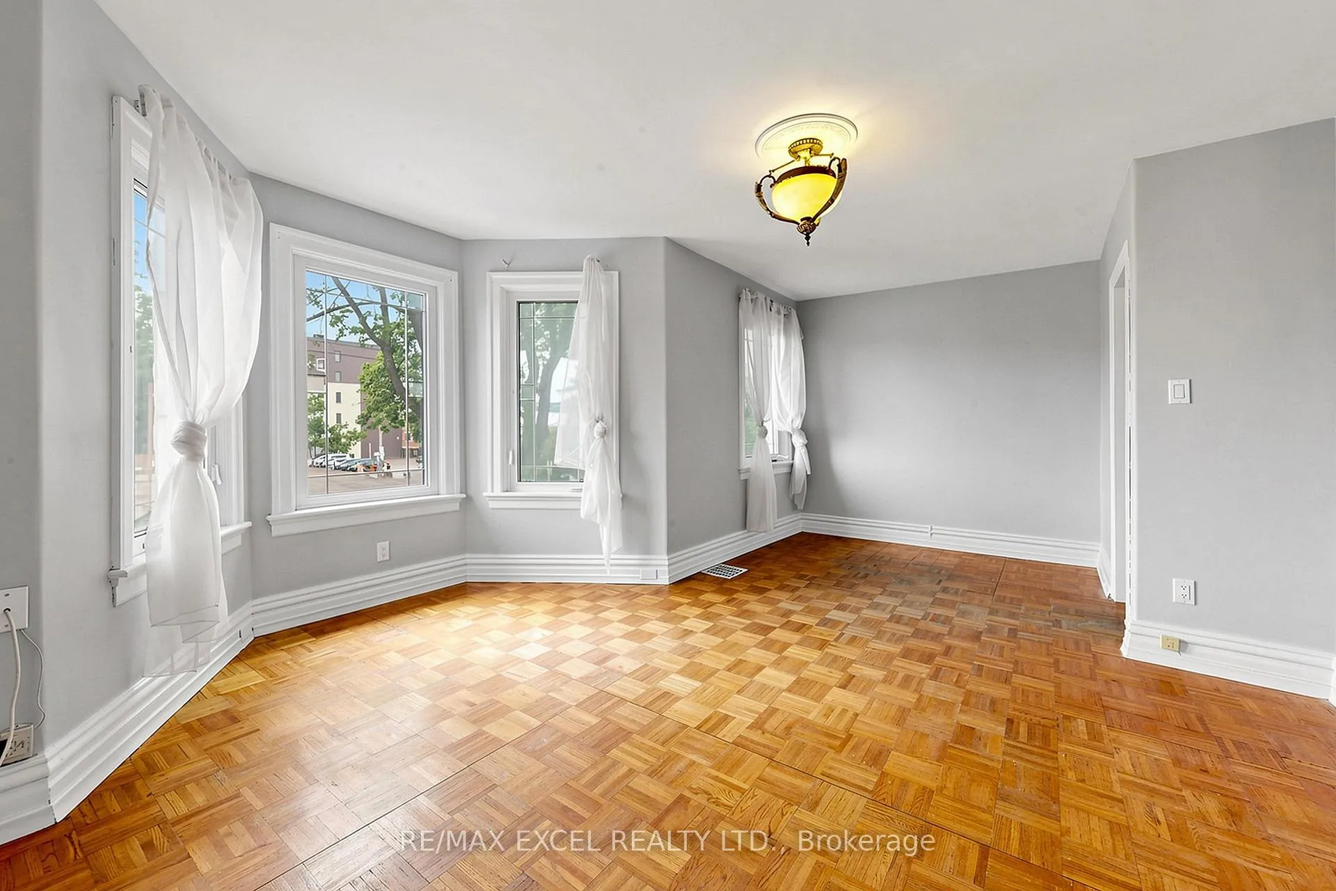 Photo 13 of Unit Upper, 259 Victoria Avenue N, Hamilton, Landsdale — HOMEH