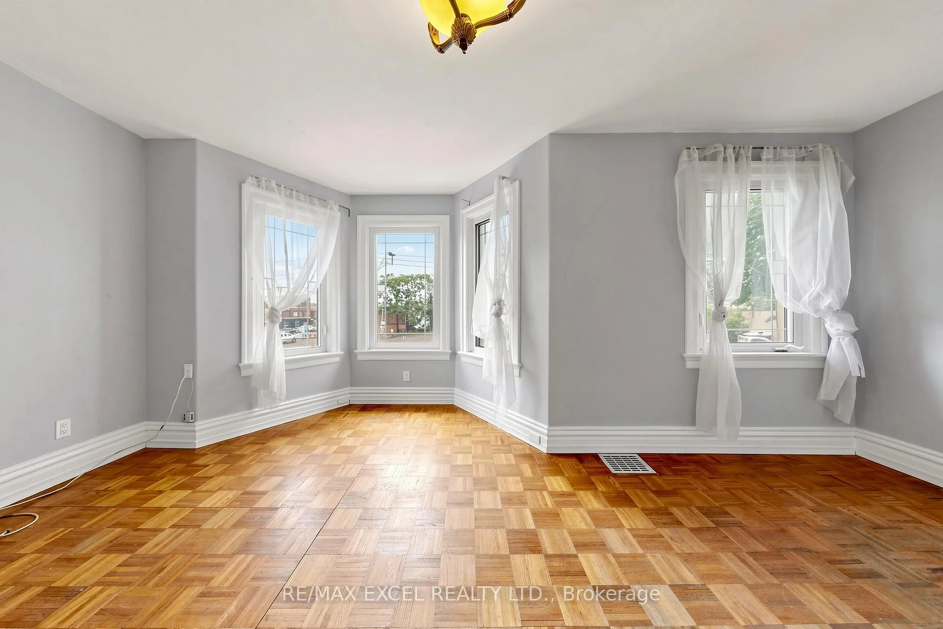 Photo 14 of Unit Upper, 259 Victoria Avenue N, Hamilton, Landsdale — HOMEH