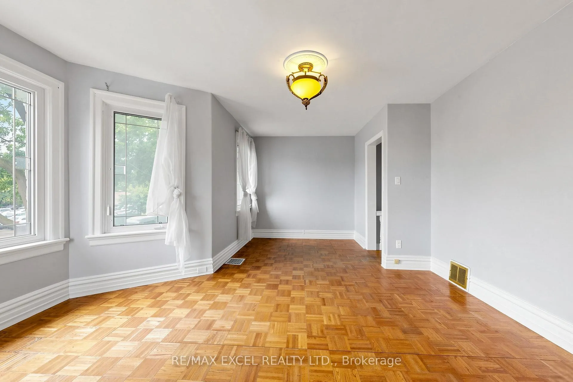 Photo 16 of Unit Upper, 259 Victoria Avenue N, Hamilton, Landsdale — HOMEH