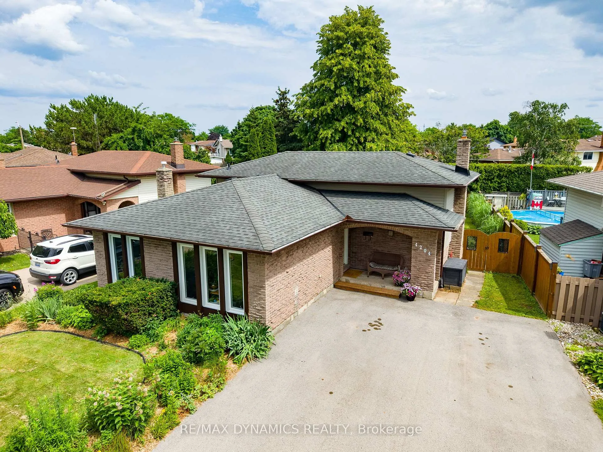 Photo 1 of 4204 Brookdale Drive, Niagara Falls, Ascot — HOMEH