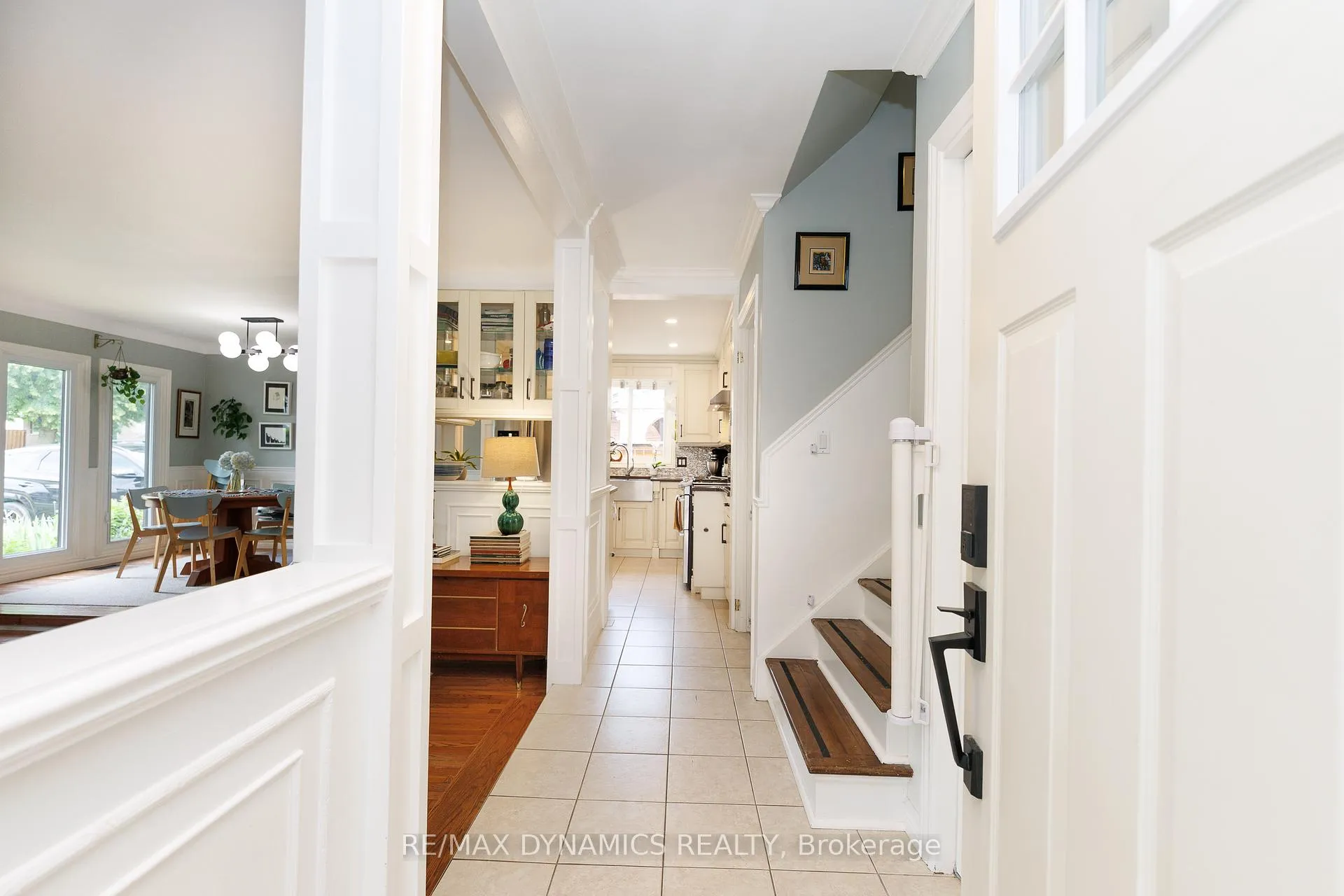Photo 4 of 4204 Brookdale Drive, Niagara Falls, Ascot — HOMEH