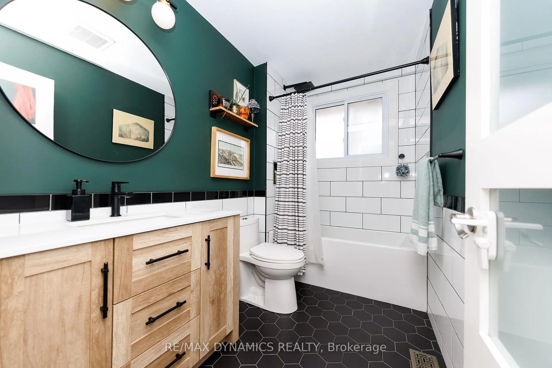 Photo 15 of 4204 Brookdale Drive, Niagara Falls, Ascot — HOMEH
