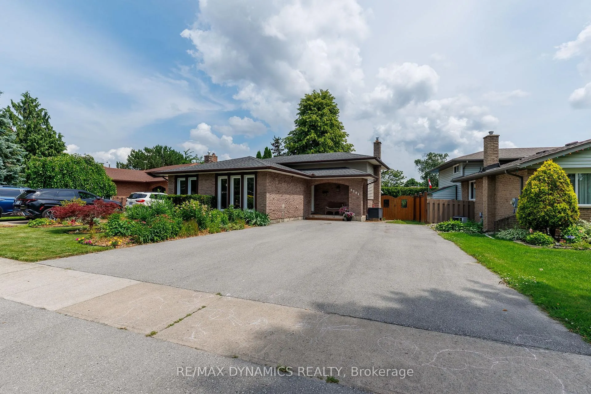 Photo 35 of 4204 Brookdale Drive, Niagara Falls, Ascot — HOMEH