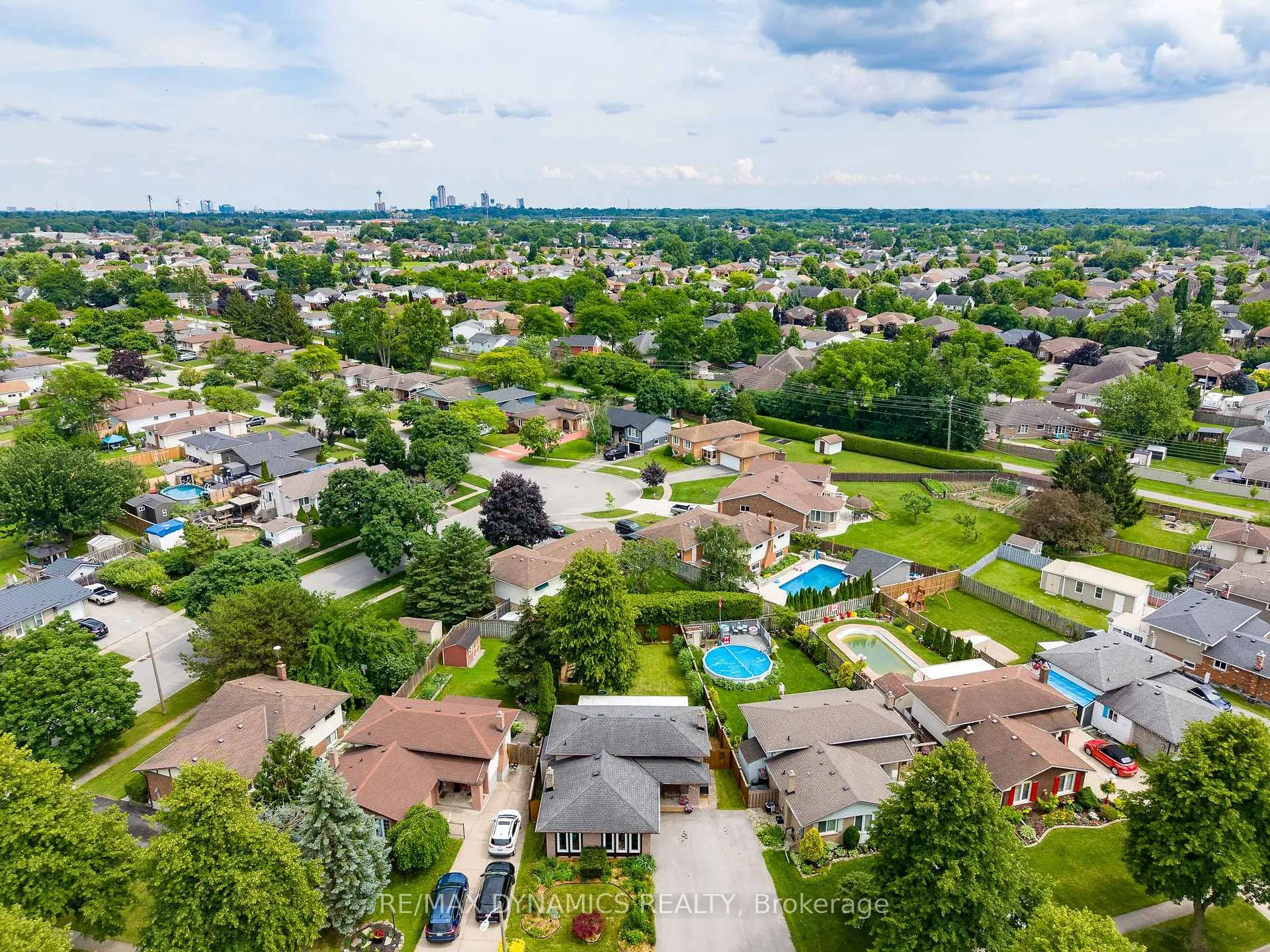 Photo 37 of 4204 Brookdale Drive, Niagara Falls, Ascot — HOMEH
