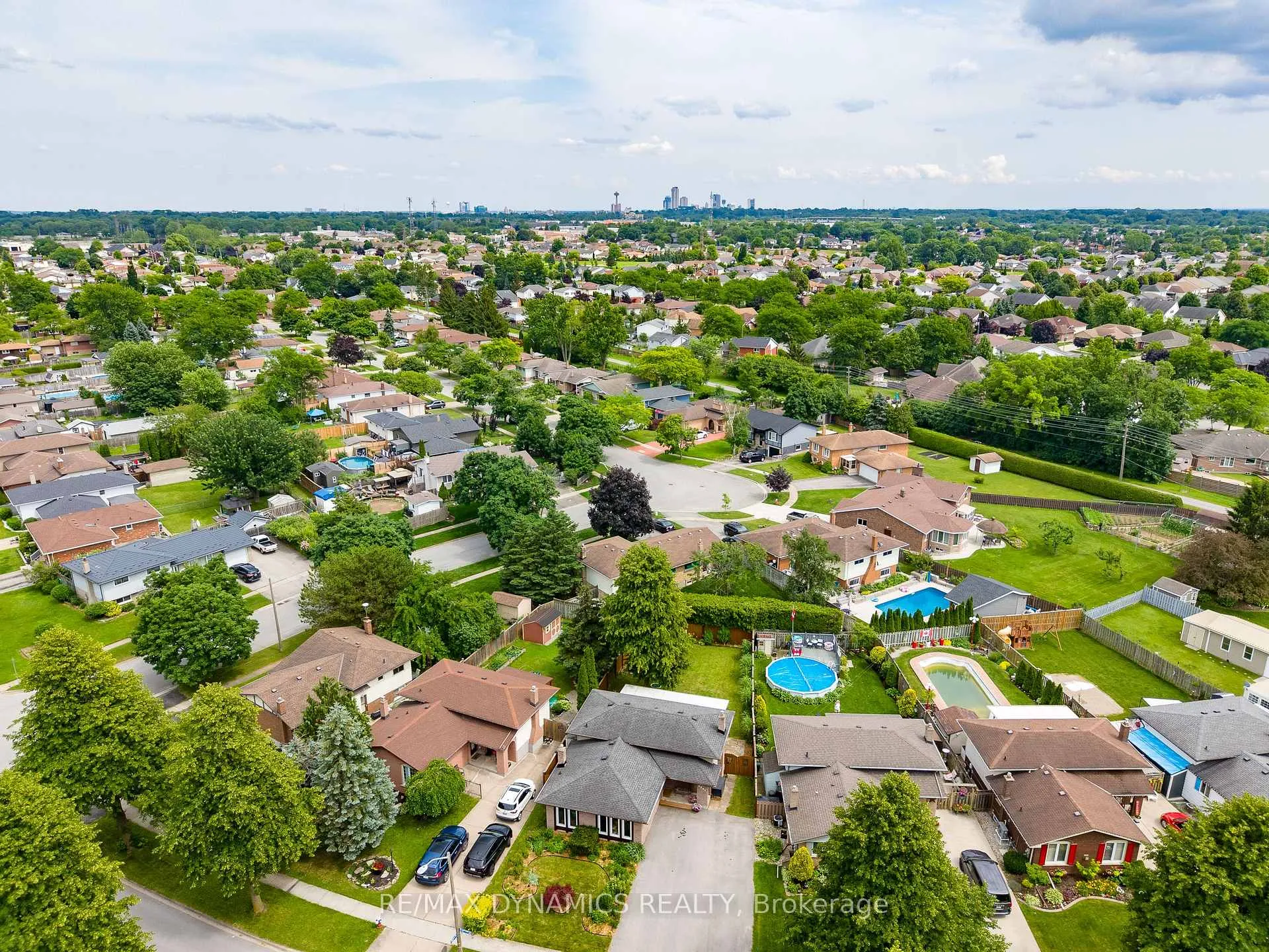 Photo 38 of 4204 Brookdale Drive, Niagara Falls, Ascot — HOMEH